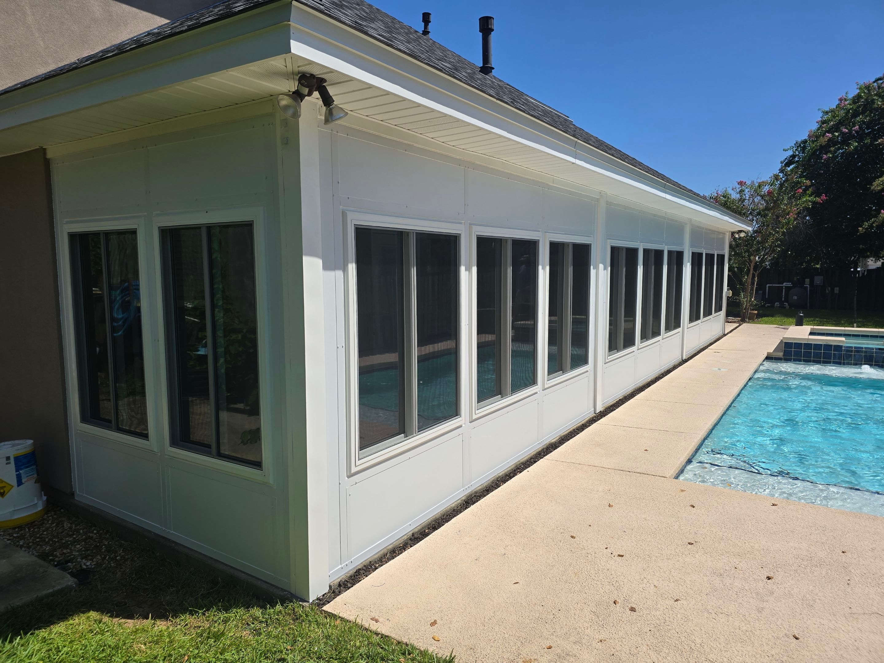 Poolside Glass Under in Fort Walton Beach by Titan Sunrooms