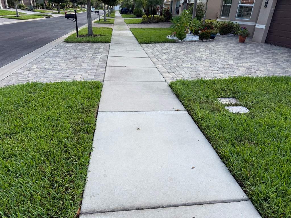 Paver Sealing and Restoration for Valencia Lakes Driveway by Supreme Paver Experts