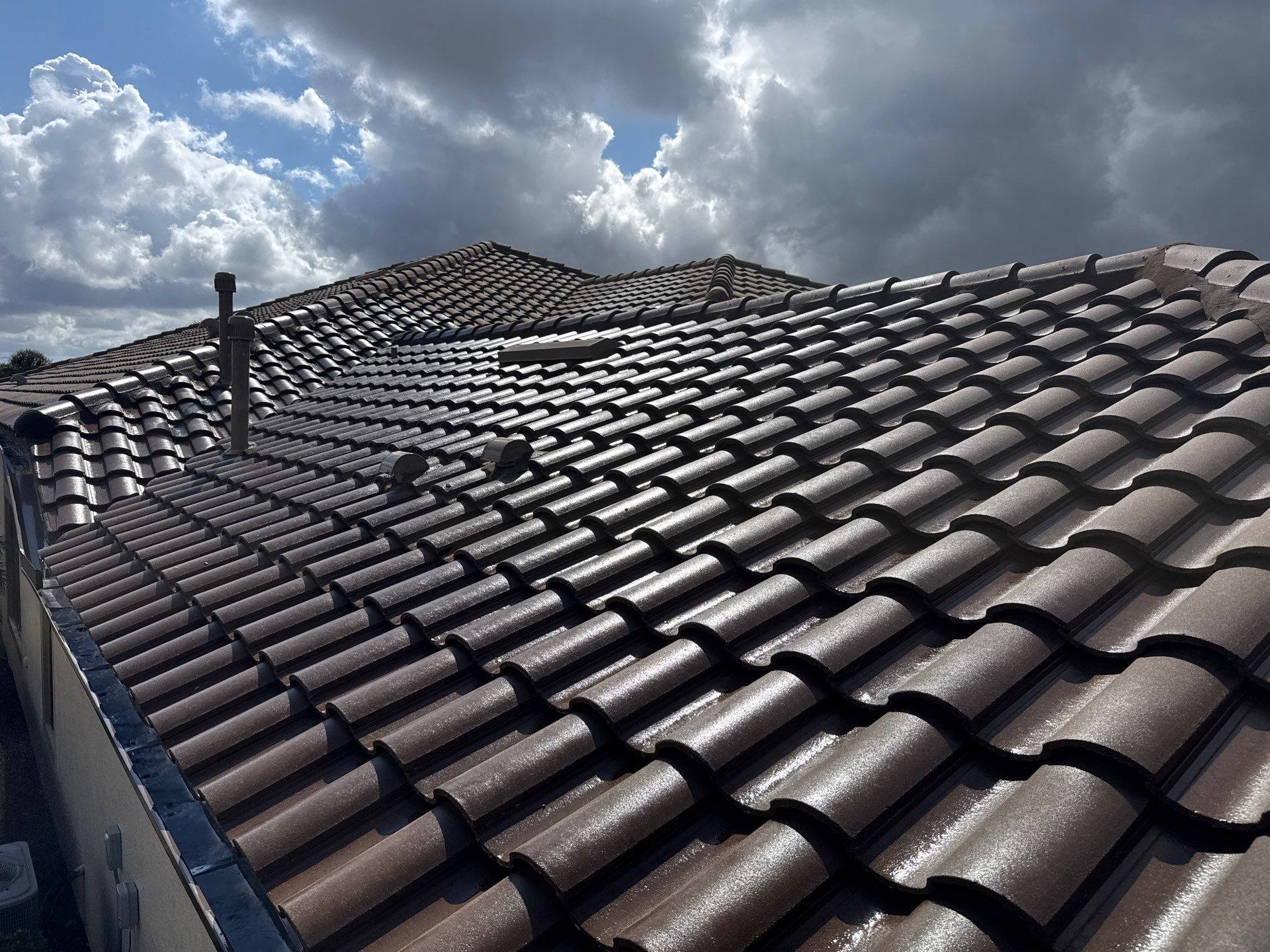 Barrel Tile Roof Cleaning – Lakewood Ranch, FL by Sunshine AquaWash