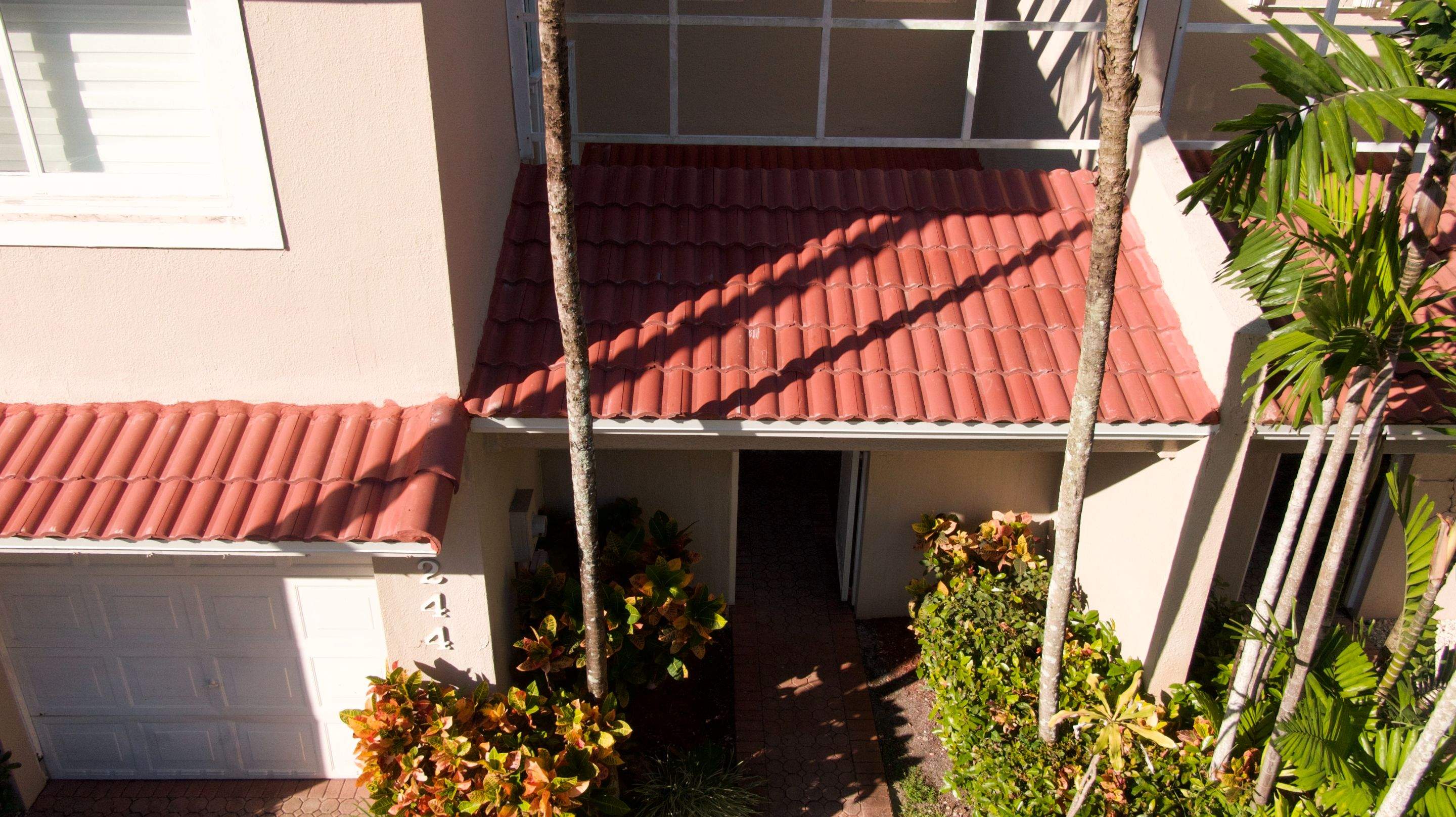 Crown - Tuscany - Smoked Fireclay by Istueta Roofing