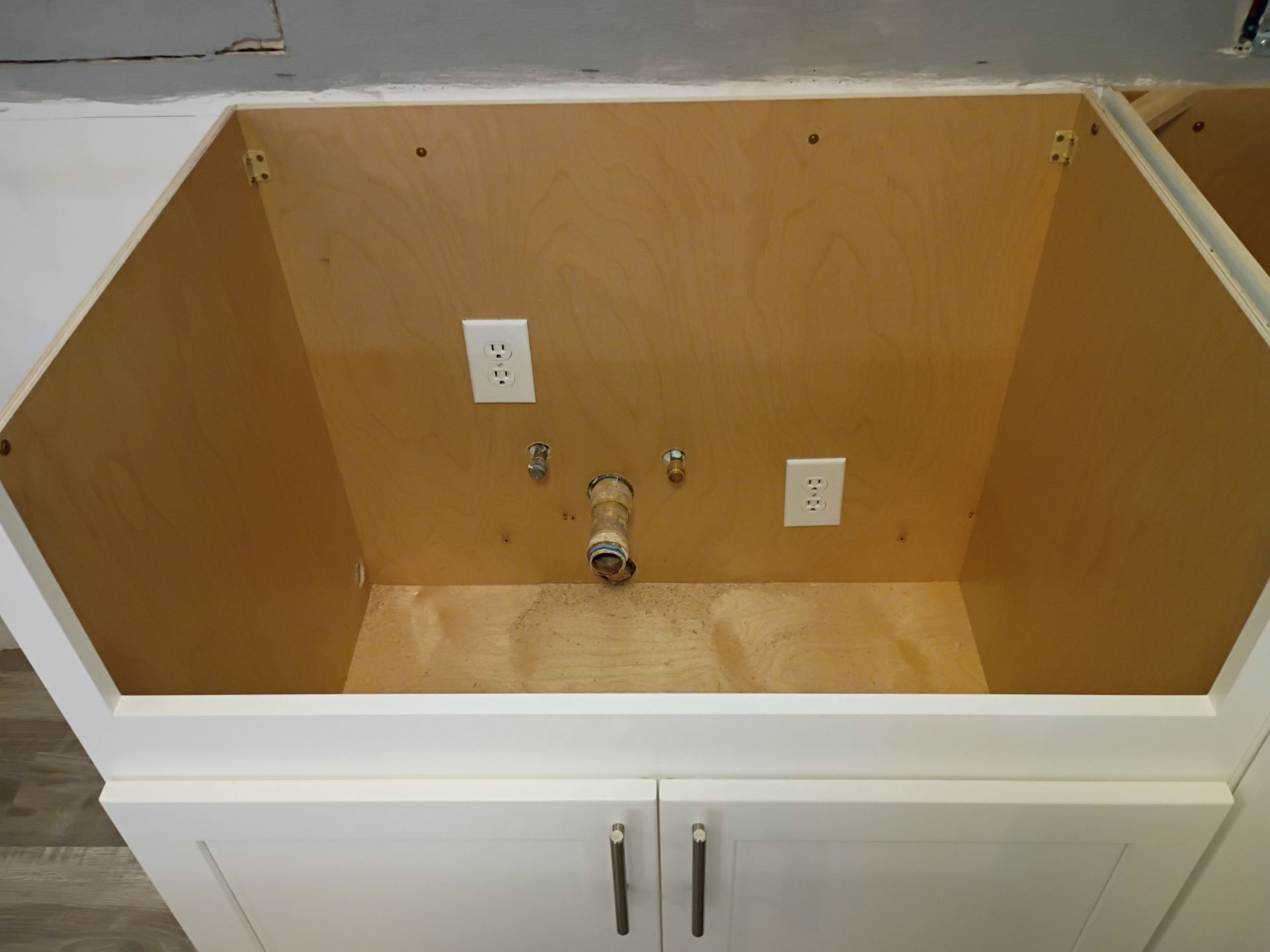 Rapid Cabinet Refitting: Turnkey Installation Completed in 48 Hours by Tibi Soli LLC