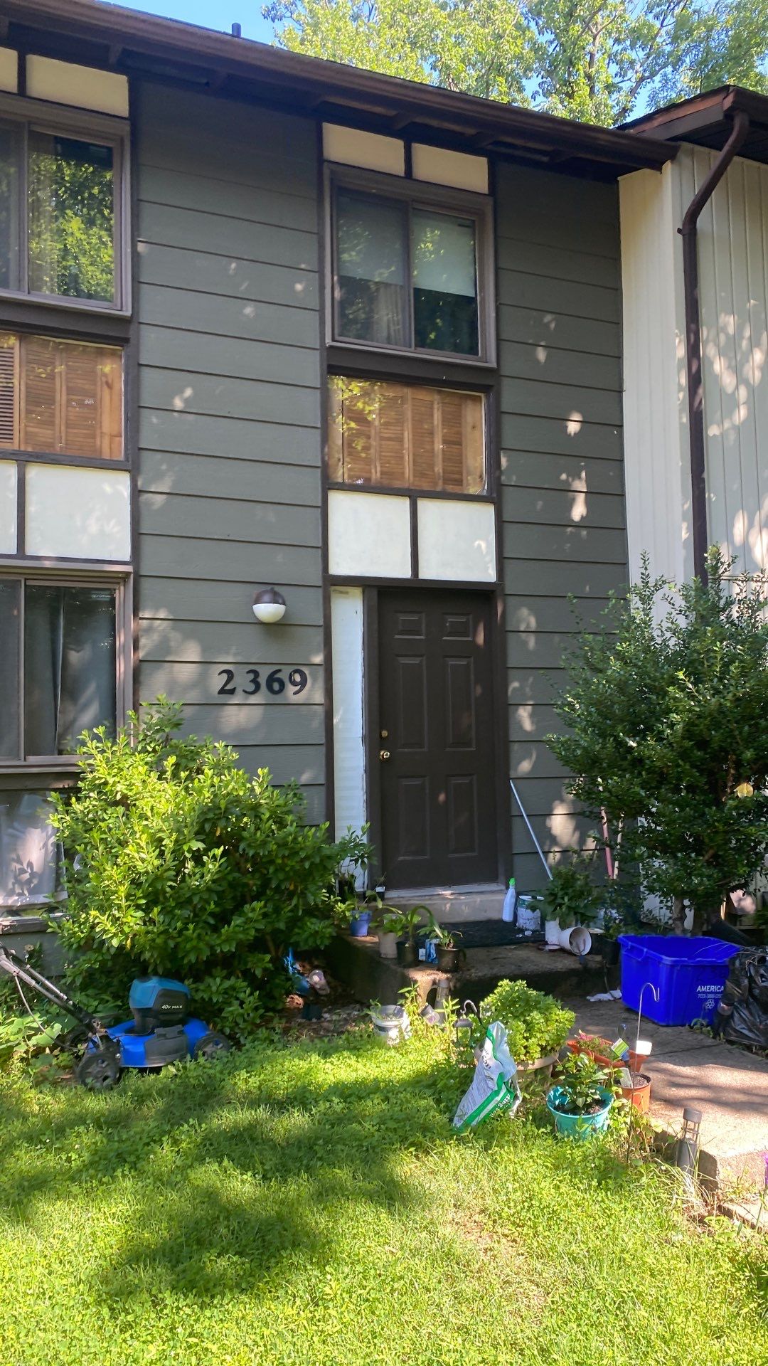 Reston: Residential Siding Replacement with James Hardie Statement Beaded Plank in Cappuccino Muffin by RM Banning, Inc.