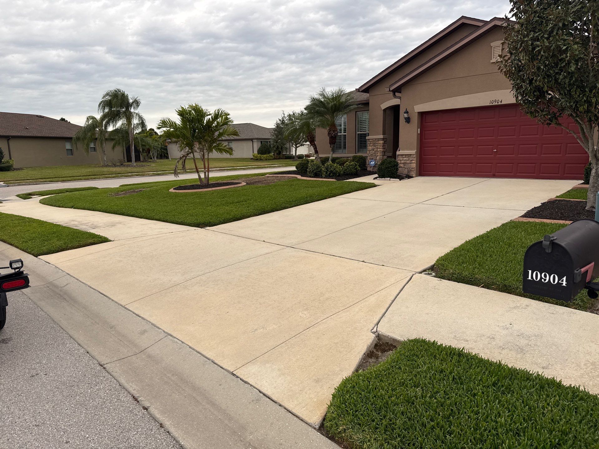 Transform Your Driveway & Curb Appeal with Sunshine AquaWash! | Expert Pressure Washing Services by Sunshine AquaWash