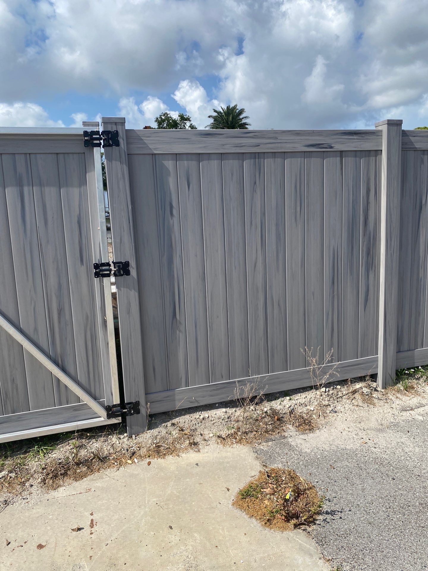 980 Cattlemen Rd  by H&Y Fence