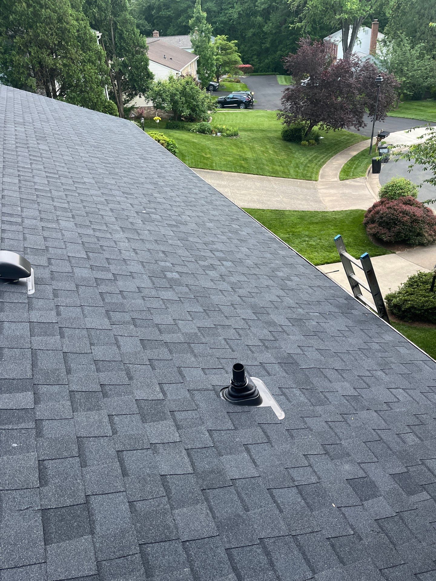 Burke: CertainTeed Landmark Designer Shingles in Moire Black by RM Banning, Inc.