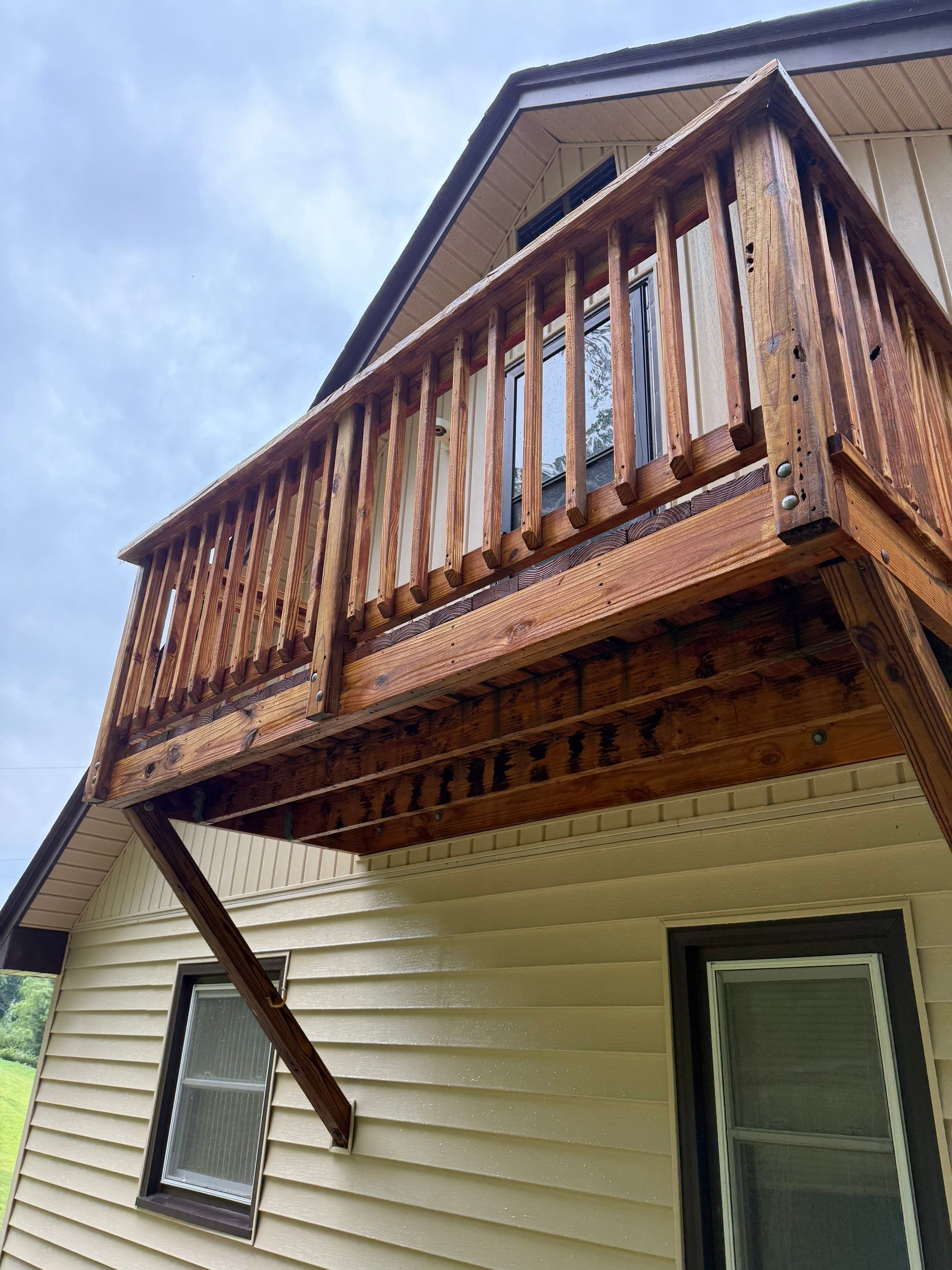 Wood Deck using Wood Sealant by DuraSeal