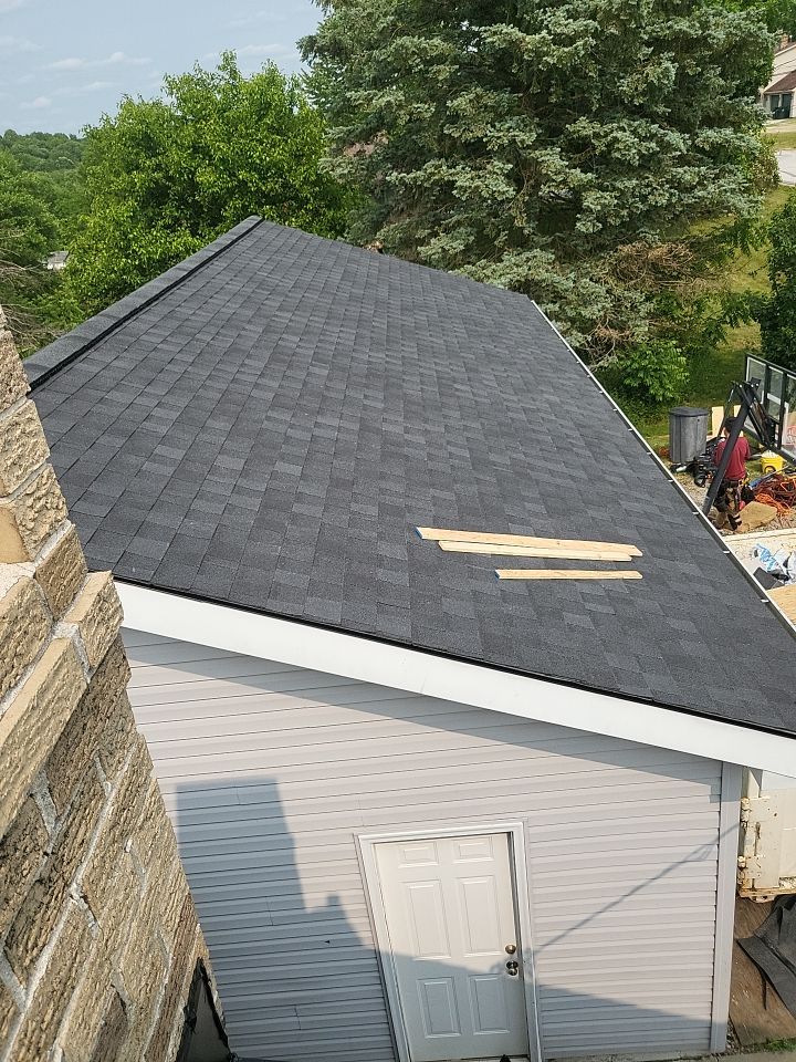 ATLAS PINNACLE HP W/SCOTCHGARD COLOR: BLACK SHADOW by Eagle Eye Roofing
