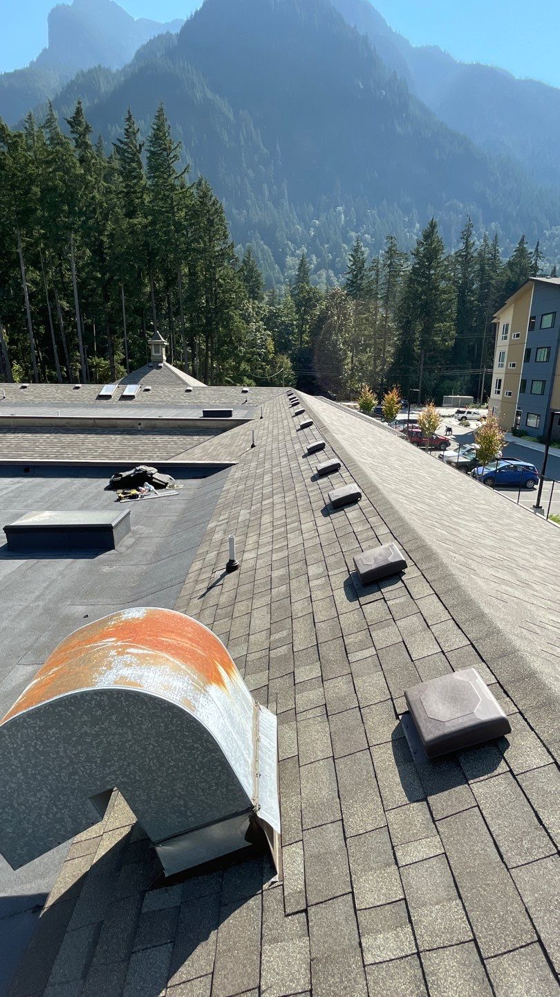 Residential ReRoofing Installation using OC Oakridge shingles by Top Notch Roofing Inc