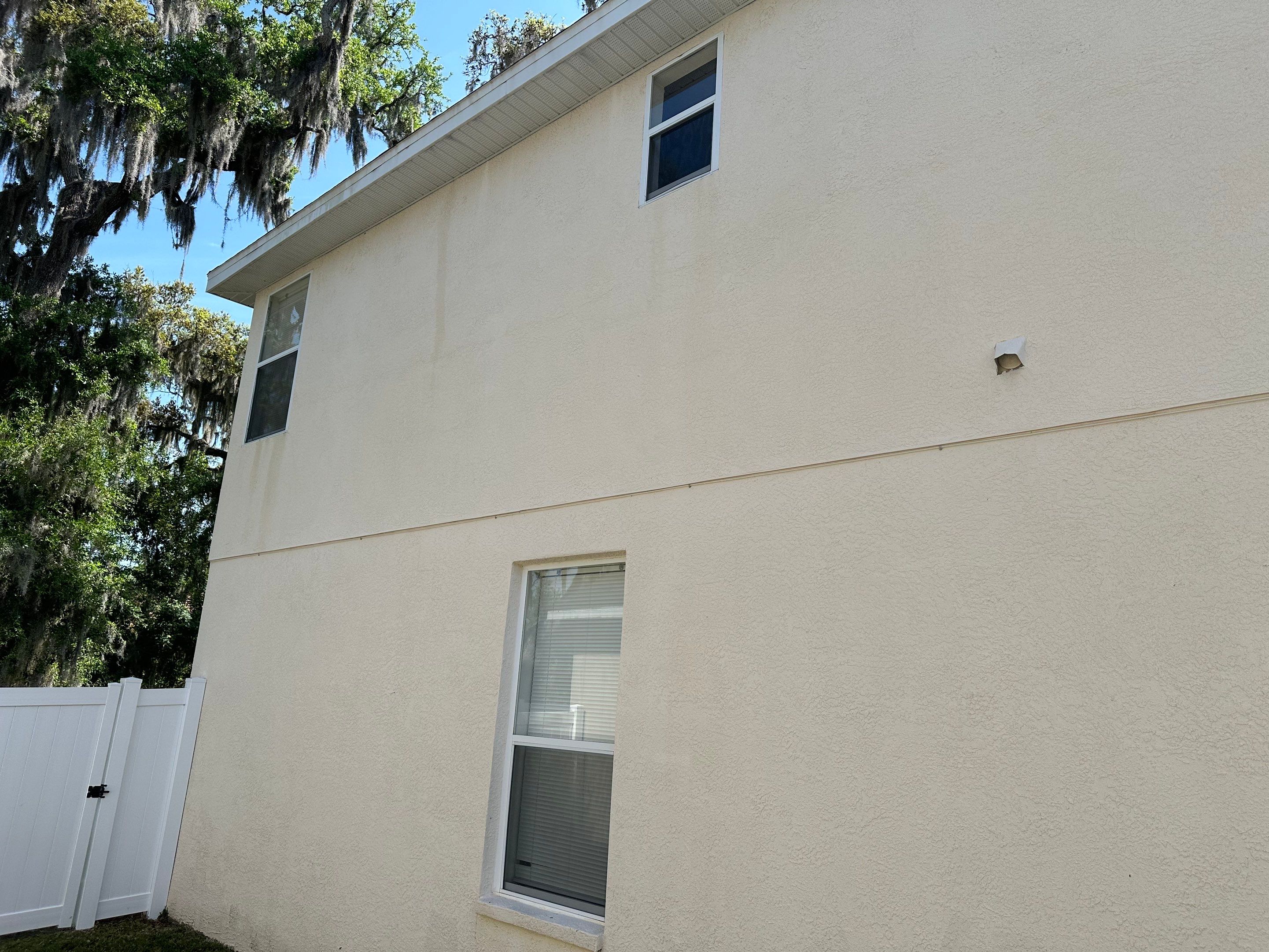 House Wash, Vinyl Fence, Patio, Driveway & Sidewalk Cleaning in Oakley Place, Ellenton, FL | Sunshine AquaWash by Sunshine AquaWash