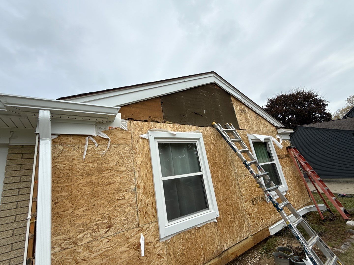 Siding Replacement using Alside S7 Cedar Mill Grain Cape Cod Grey by 180 Contractors