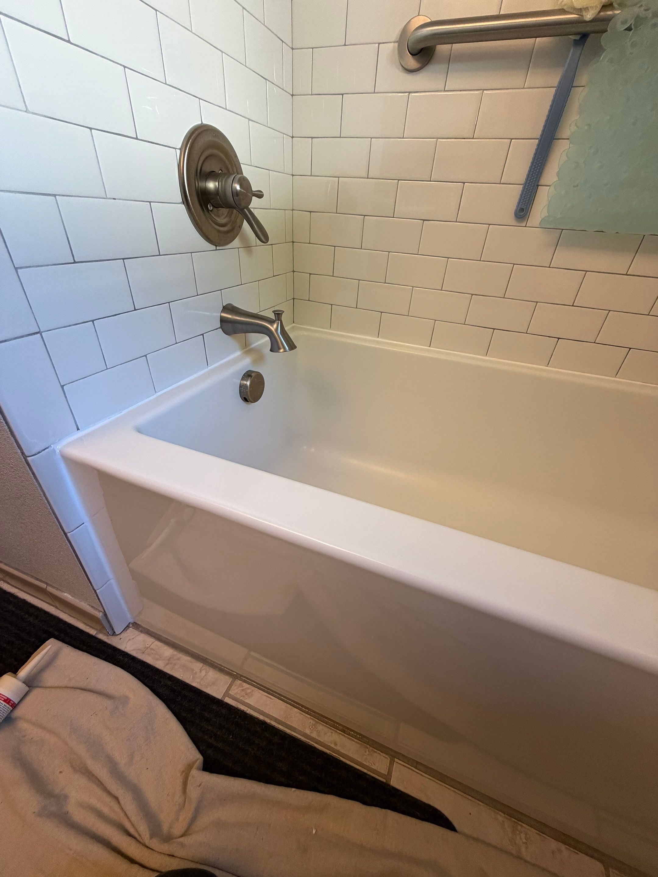 Bathtub Caulking Sealing by Handyman State LLC