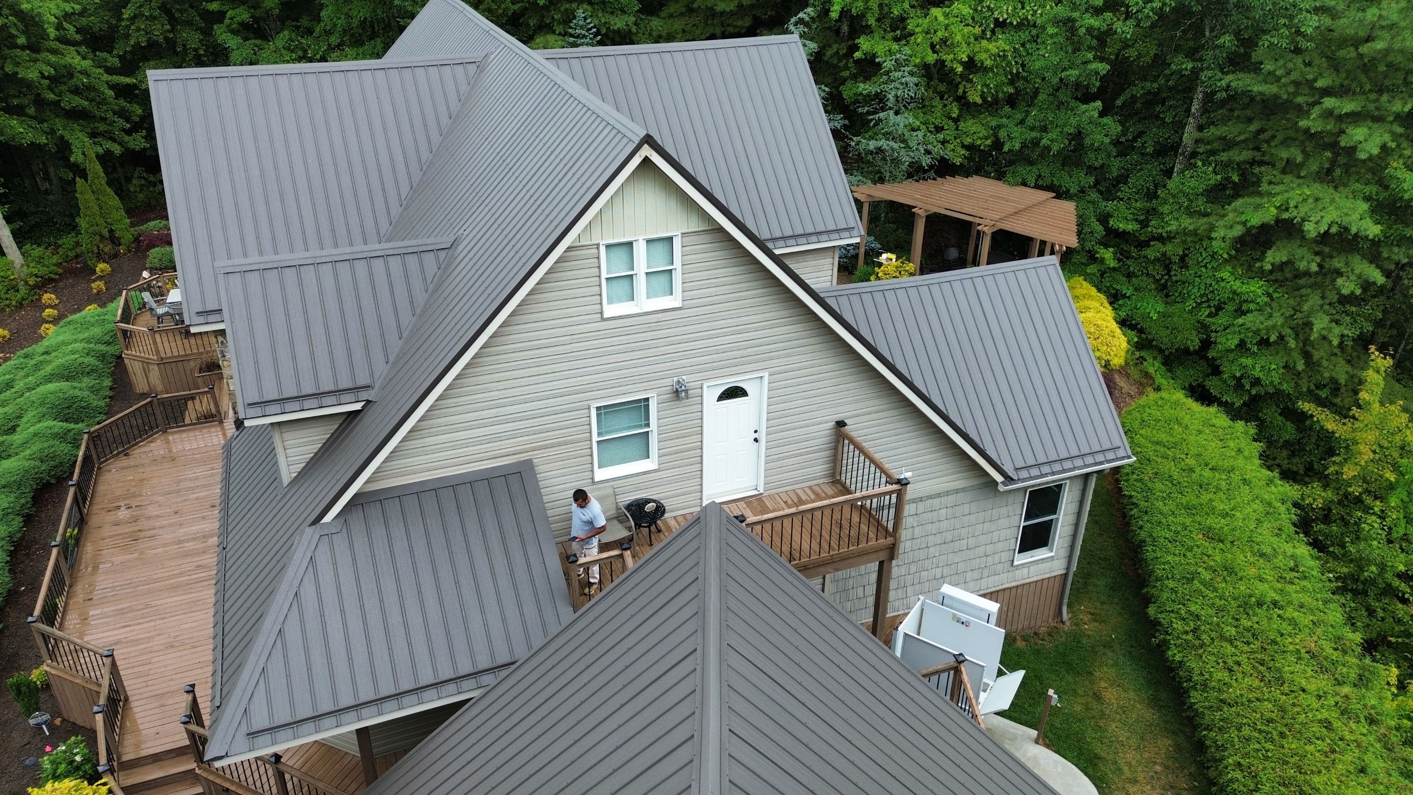 James Residence by Omnia Roofing