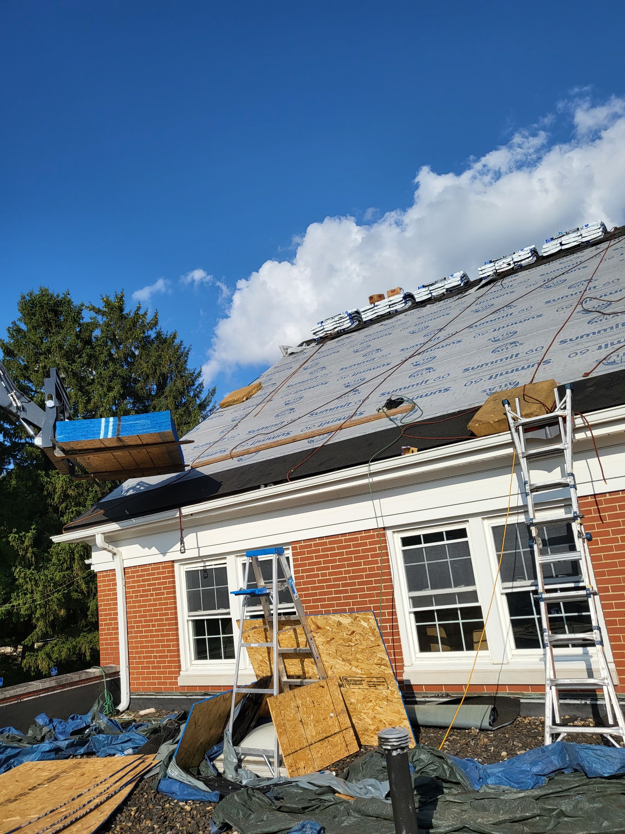 ATLAS PINNACLE COLOR: BLACK PRISTINE by Eagle Eye Roofing