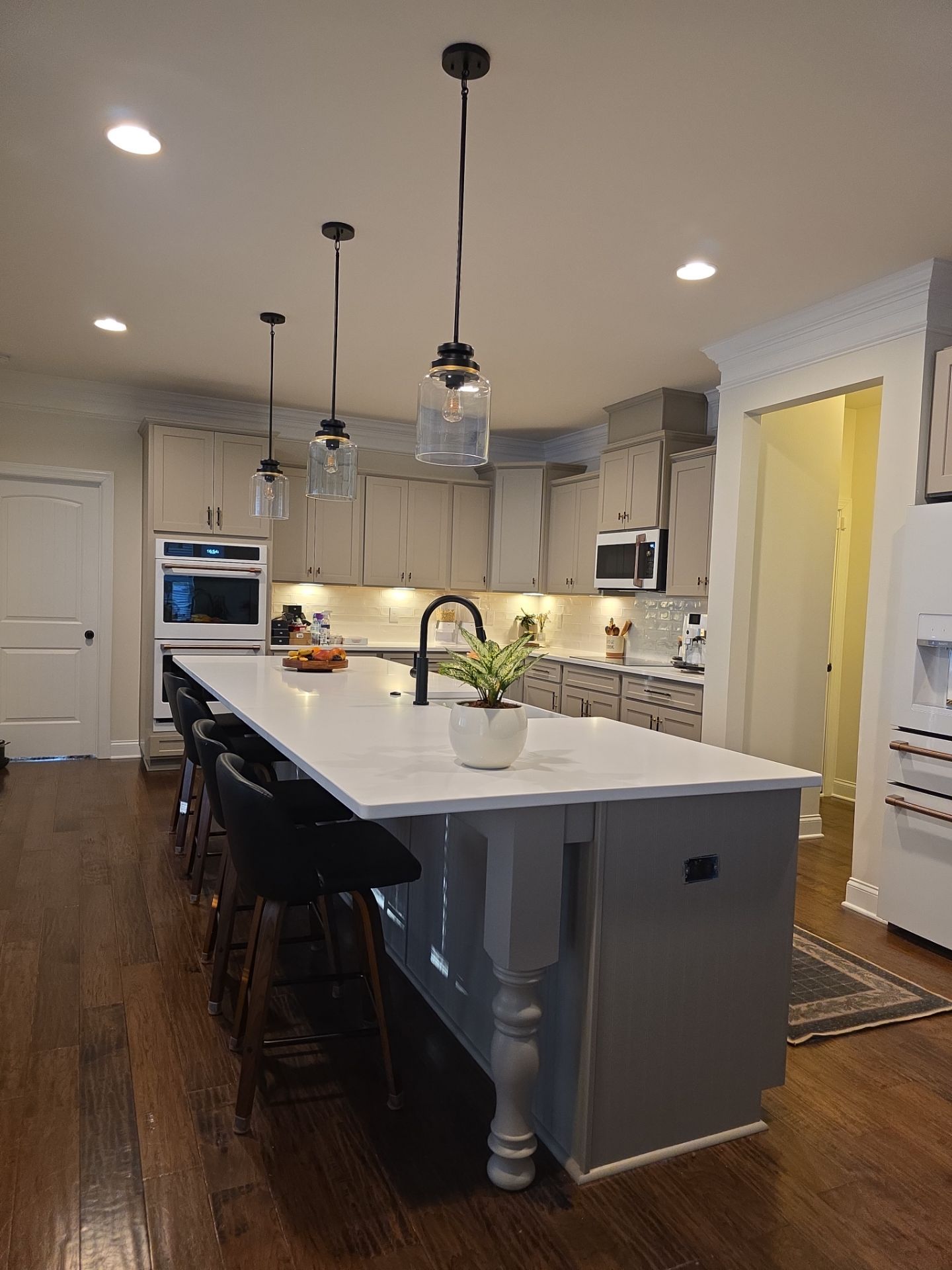 From Dated to Dazzling: A Bright Kitchen Transformation in Holly Springs by Elite Remodeling and Design LLC