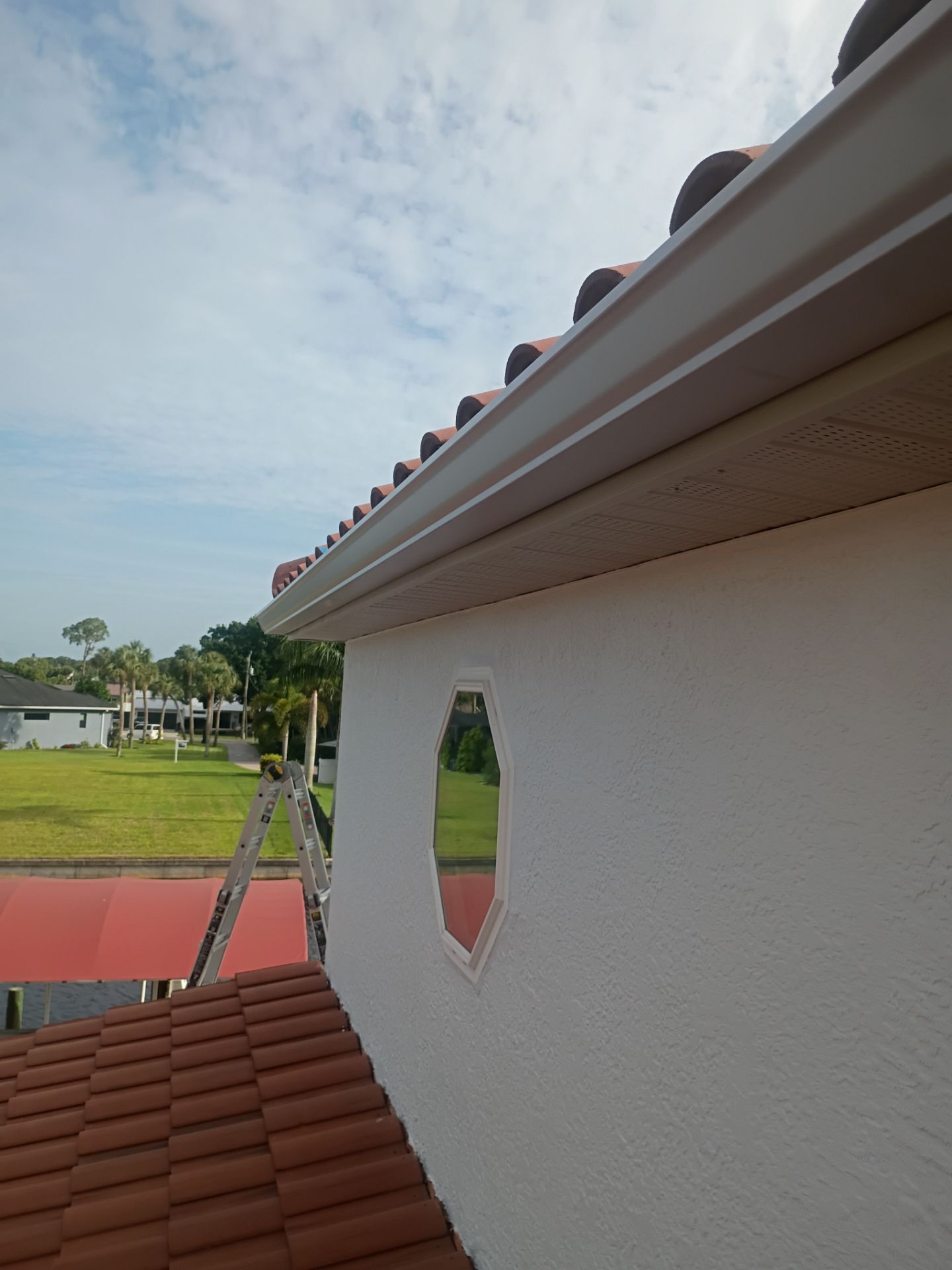 7 inch seamless gutters using Seamless Aluminum Gutters in Fort Myers, FL by Gutter Professors