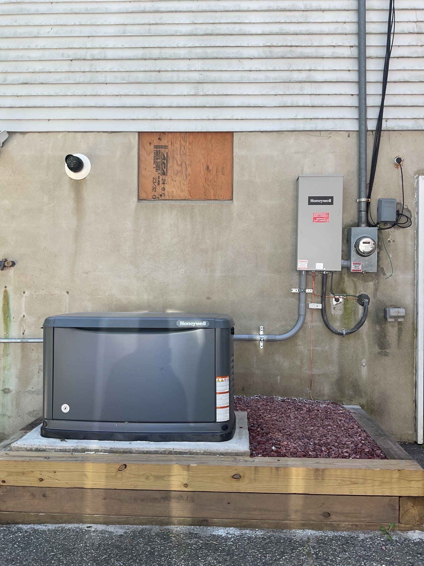 ZAM Installs 20kW Honeywell Generator with Transfer Switch by ZAM Electric