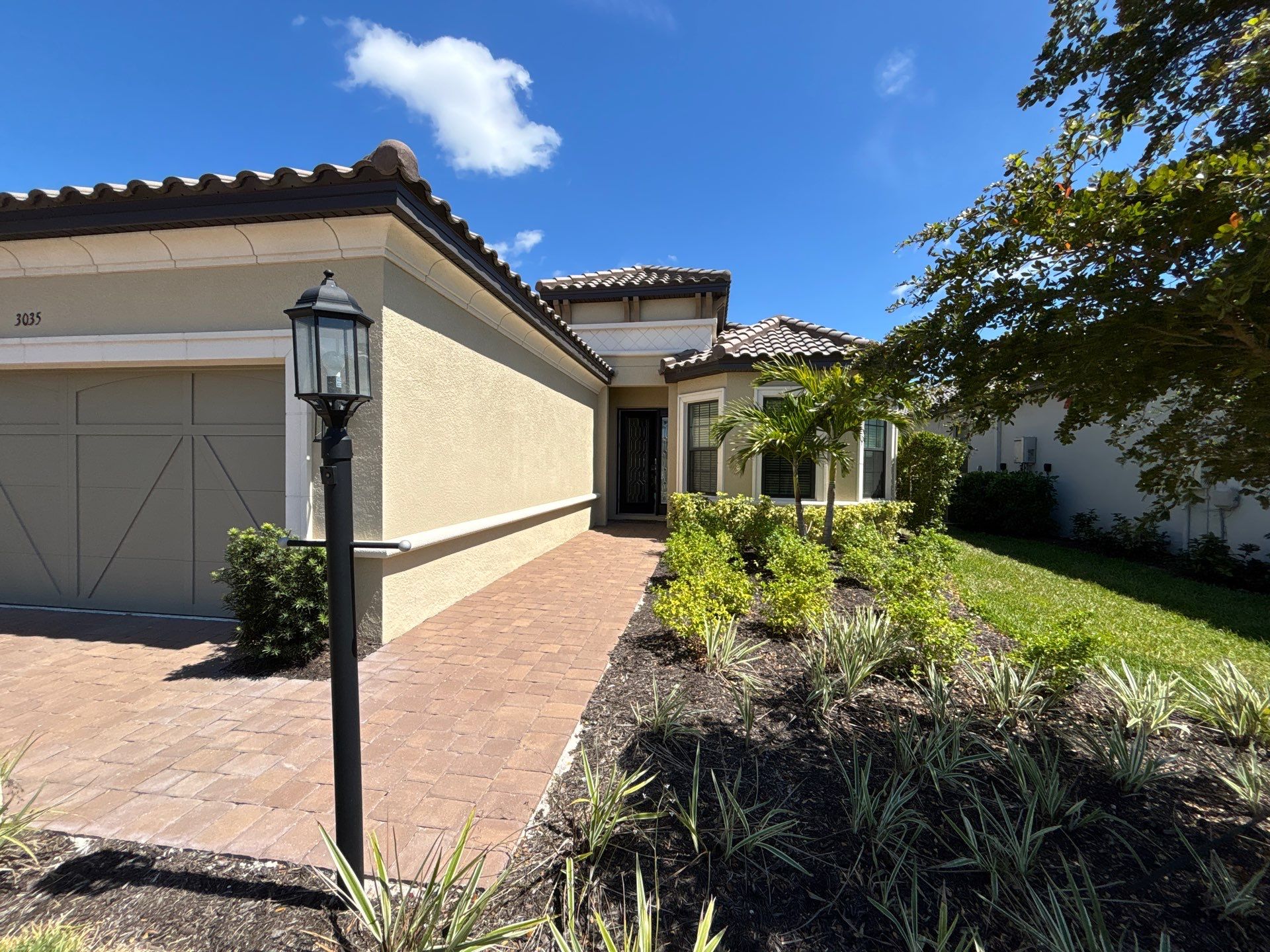 Premium 7-Inch Seamless Gutters in Lakewood Ranch FL by Gutter Professor by Gutter Professors