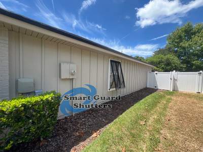 Hurricane Protection using Bahamas in Traffic Black and Fabric in Tan