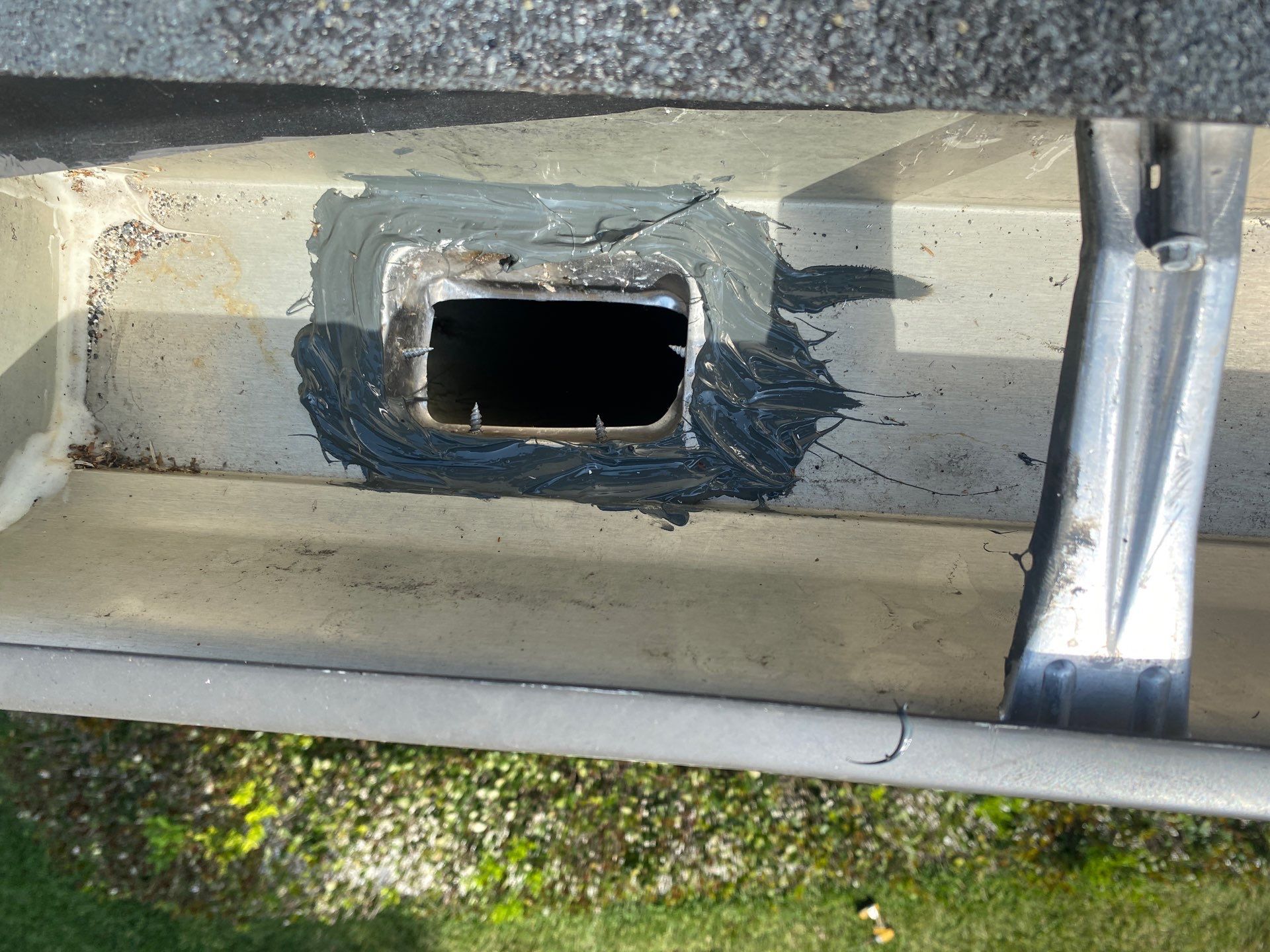 Gutter cleaning all buildings are the same for 6 units in Fort Myers FL by Gutter Professors