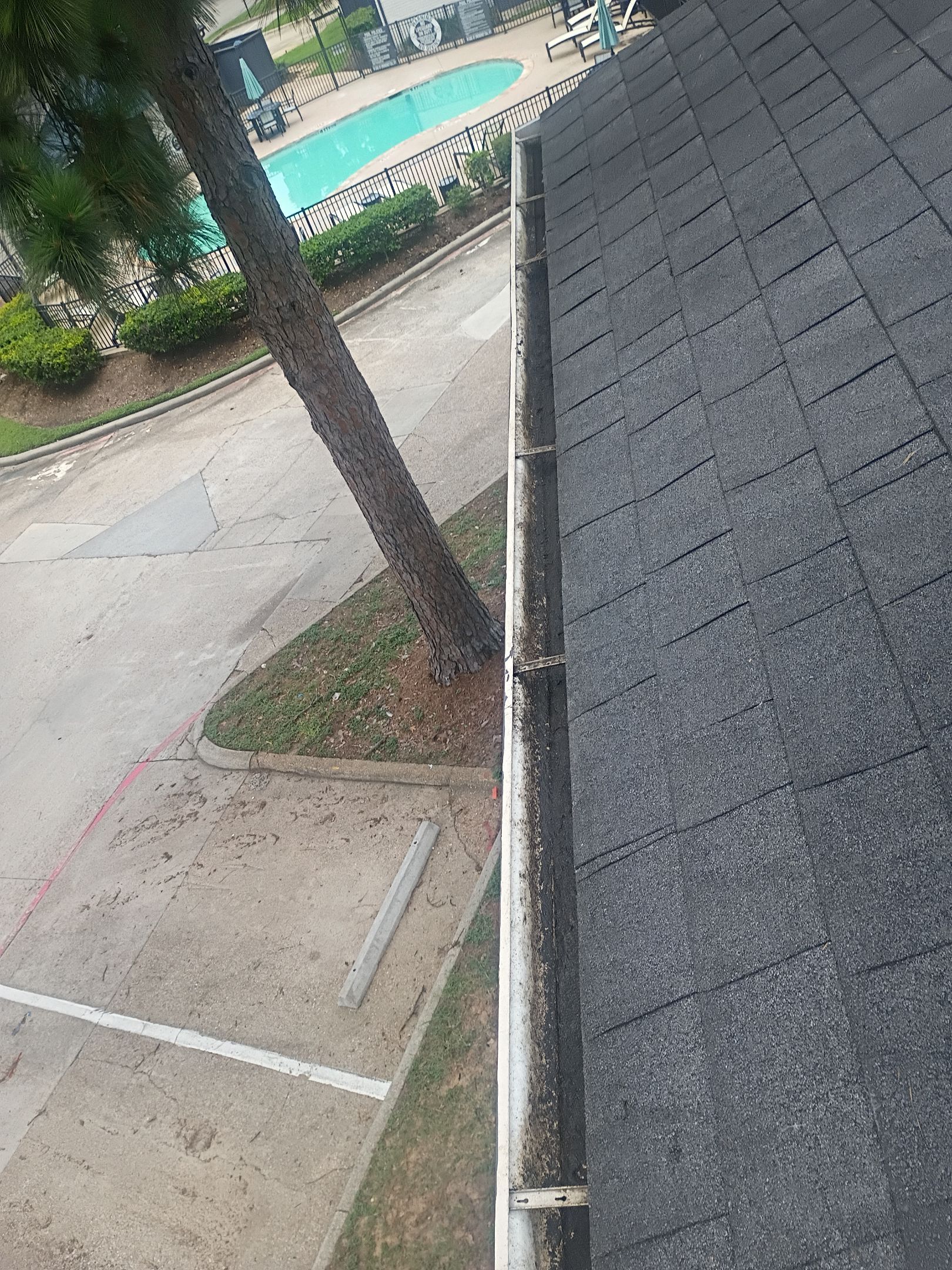 HOA gutter cleaning after photo.