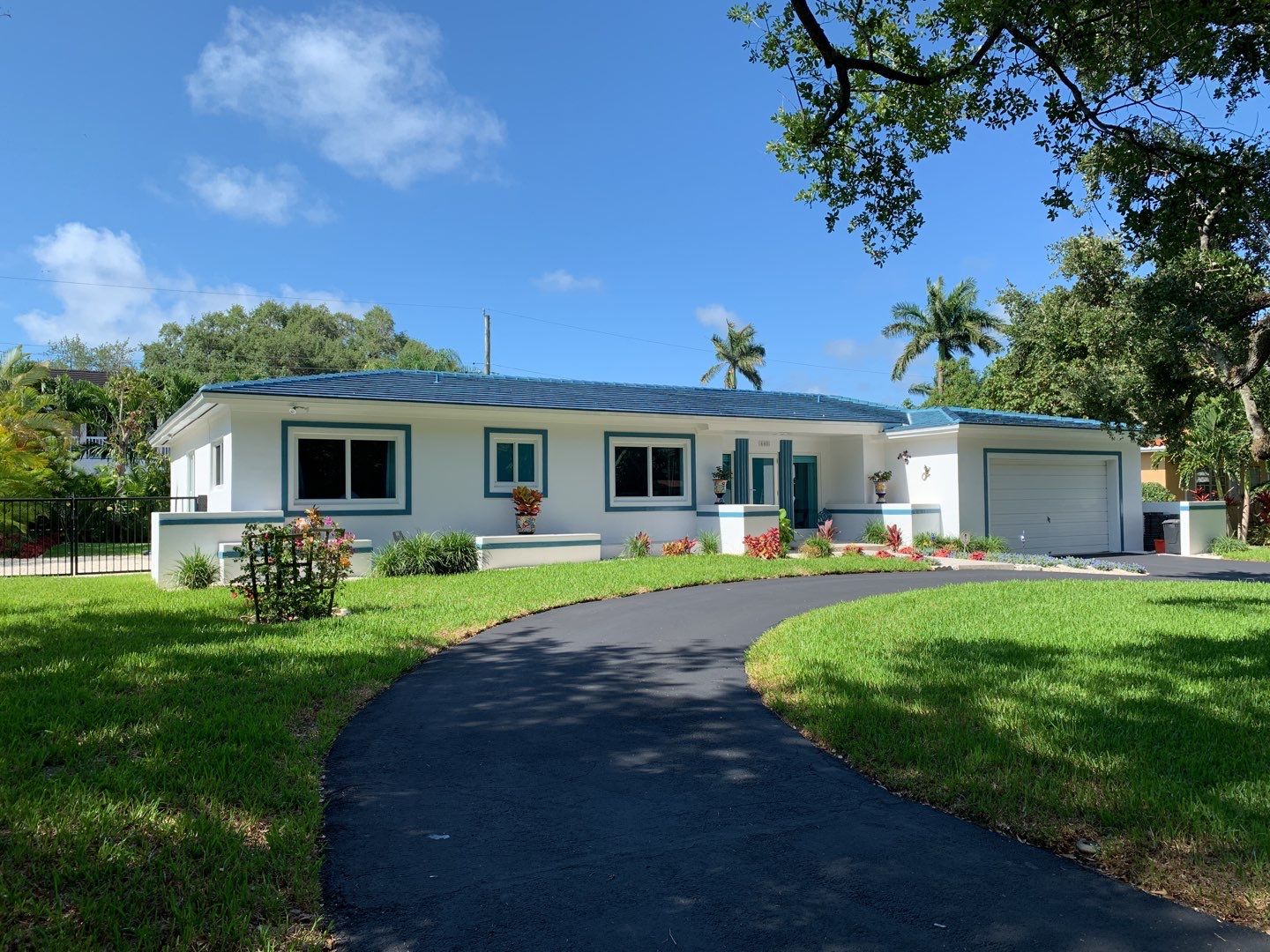 Ludowici - Classic 16 - Mediterranean Blue Gloss by Istueta Roofing