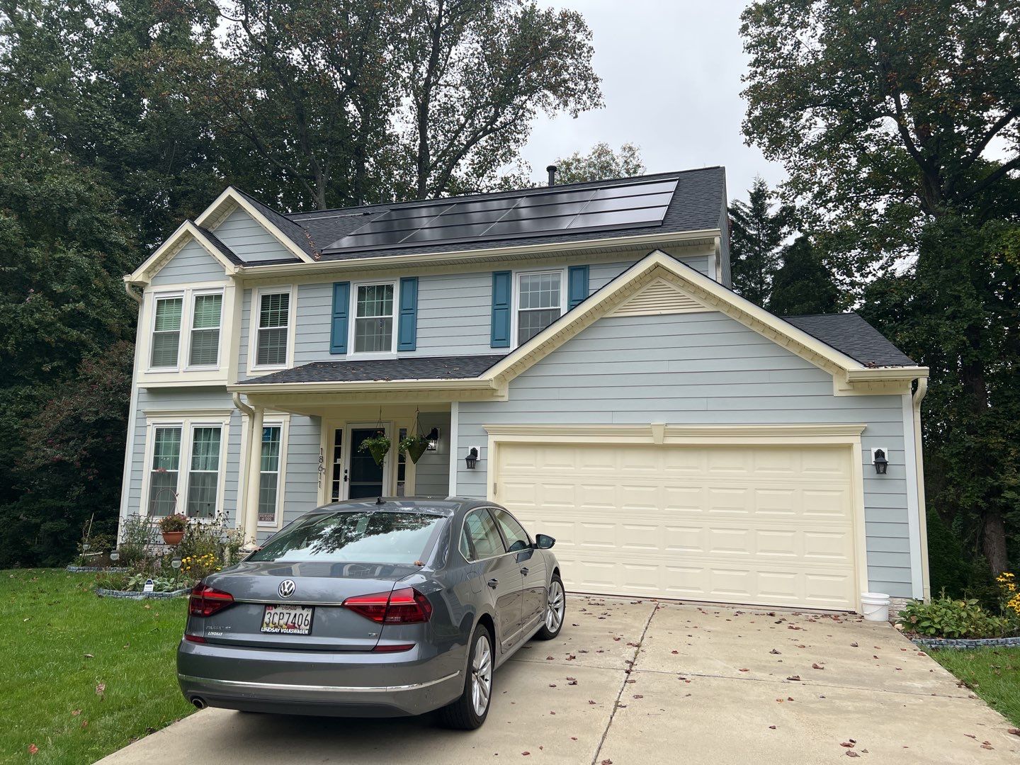 Exterior Home Makeover using GAF Timberline HDZ, GAF Decotech, and James Hardie Siding by American Home Contractors