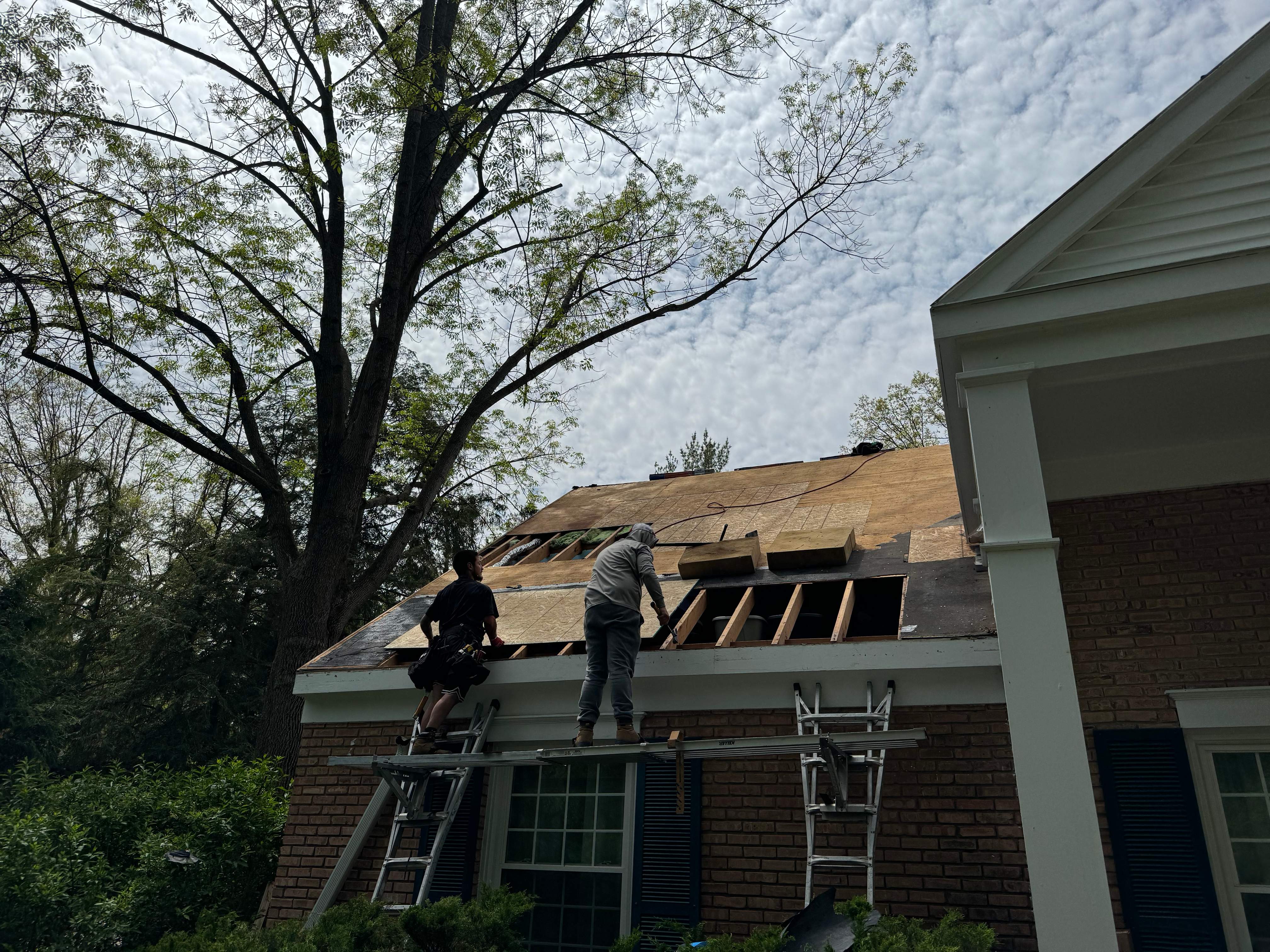 Residential Roofing Installation using Certainteed Landmark ClimateFlex by GRACCO