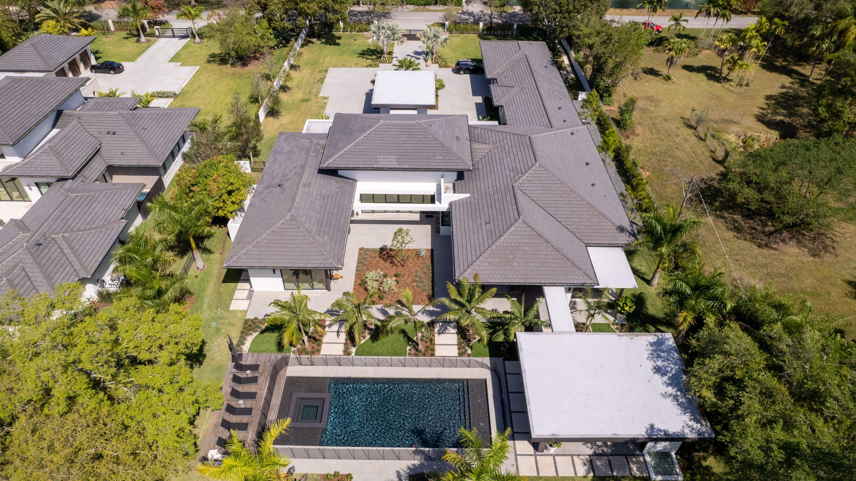 Crown Windsor Slate - Charcoal Black Color by Istueta Roofing