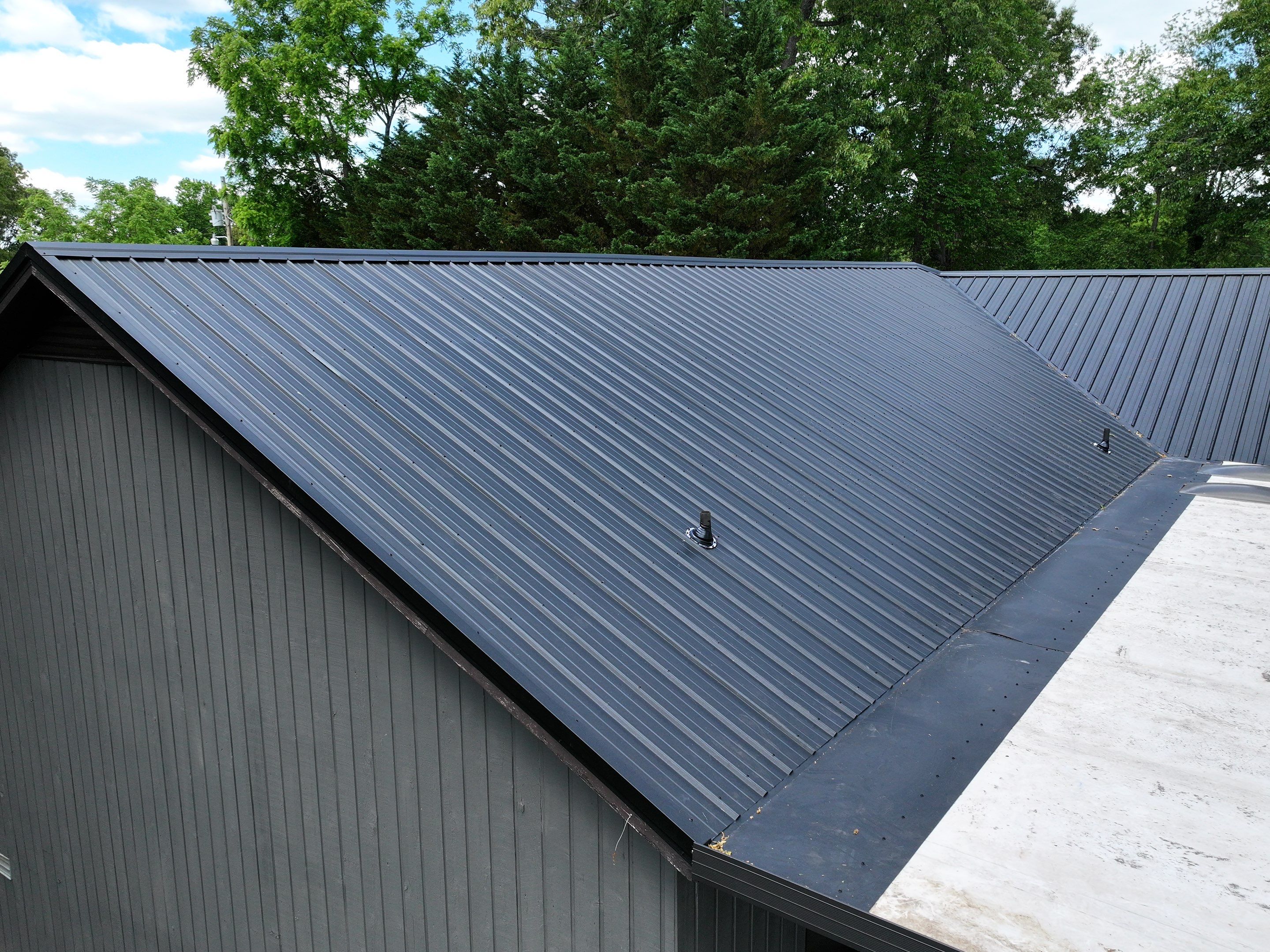 Miles Residence by Omnia Roofing