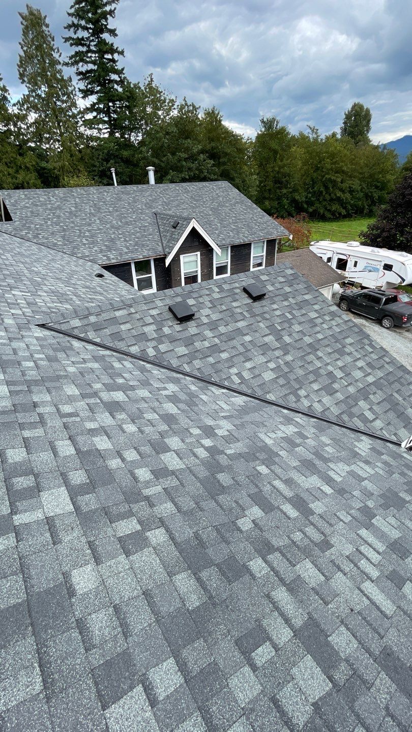 Residential Roofing Installation using OC Oakridge shingles and Duraclad Accent roof by Top Notch Roofing Inc