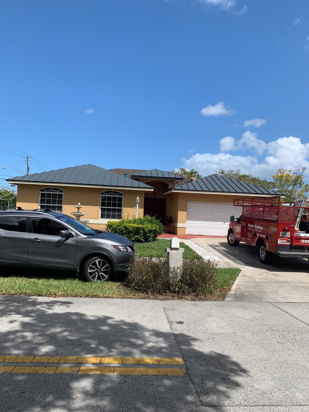 Metal Roof - Galvalume - Charcoal by Istueta Roofing
