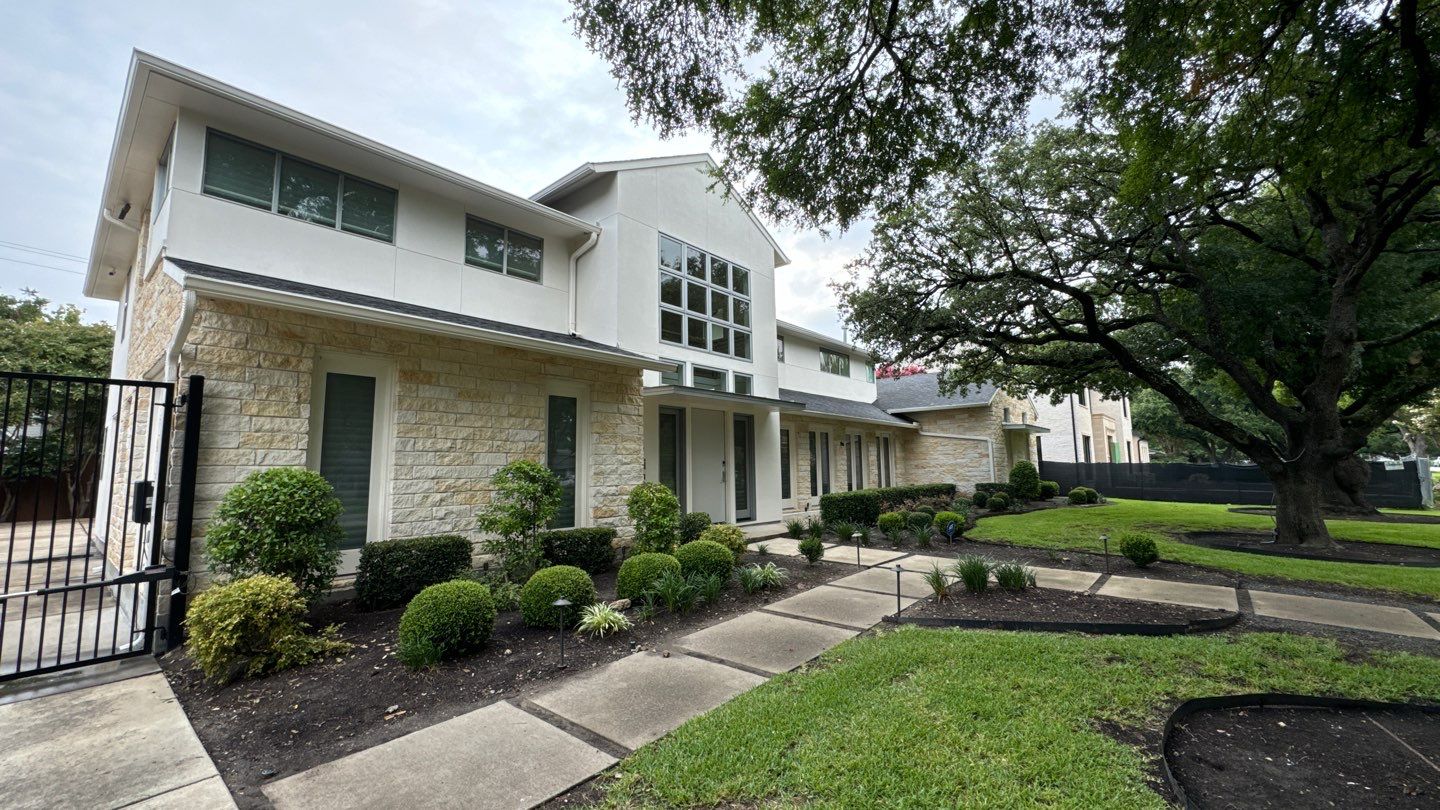 Exterior Painting: Trim & Stucco by Nomad Painting