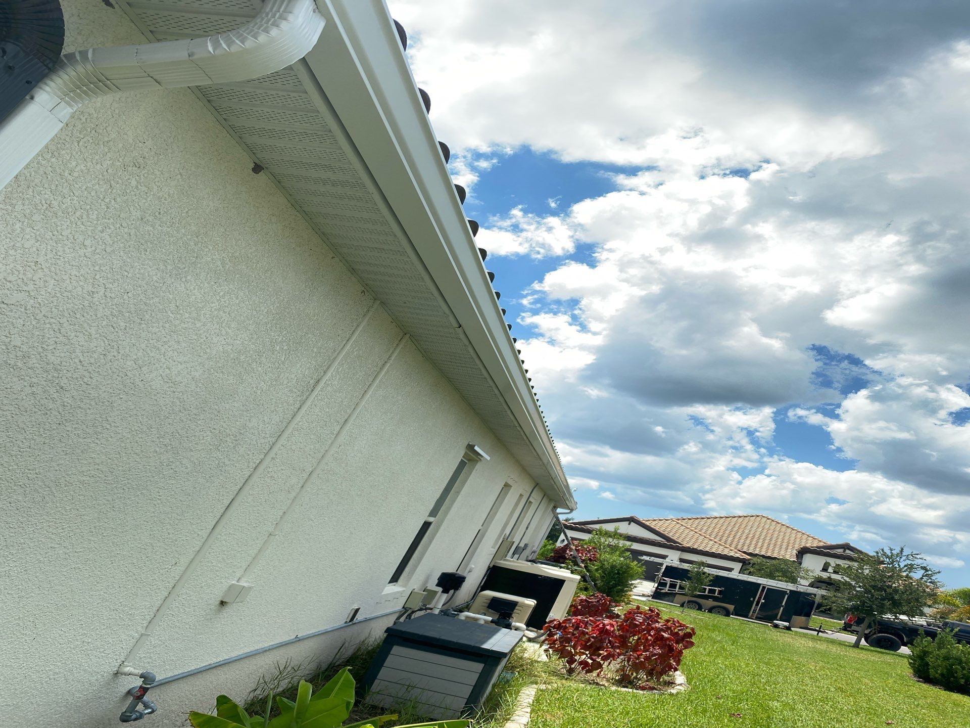 White K Style Seamless Gutters using 6 Inch Seamless Gutters in Sarasota FL by Gutter Professors