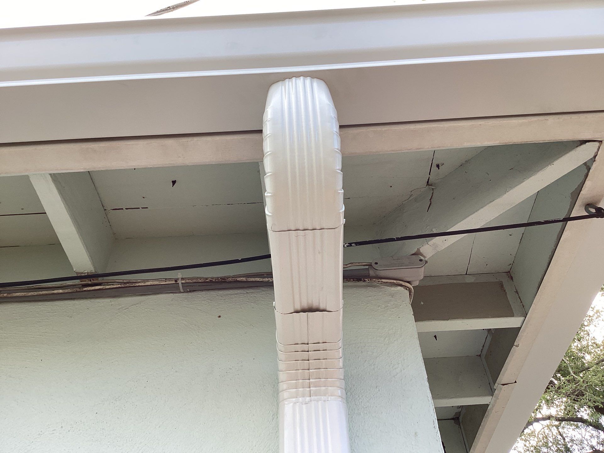 Elegant 7-Inch Seamless Gutters in Sarasota FL in Sarasota FL by Gutter Professors