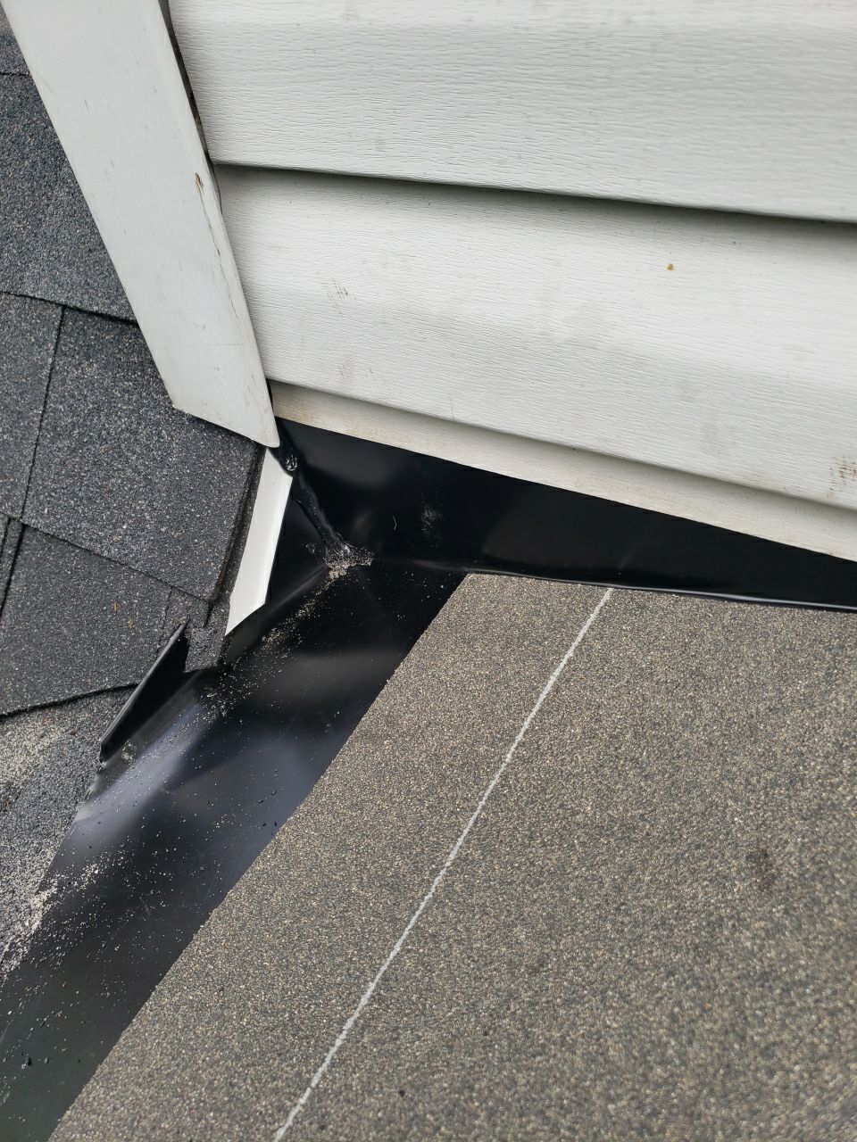 Brand: Atlas Pinnacle Color: Pristine Scotchgarde Black Drip: White by Eagle Eye Roofing