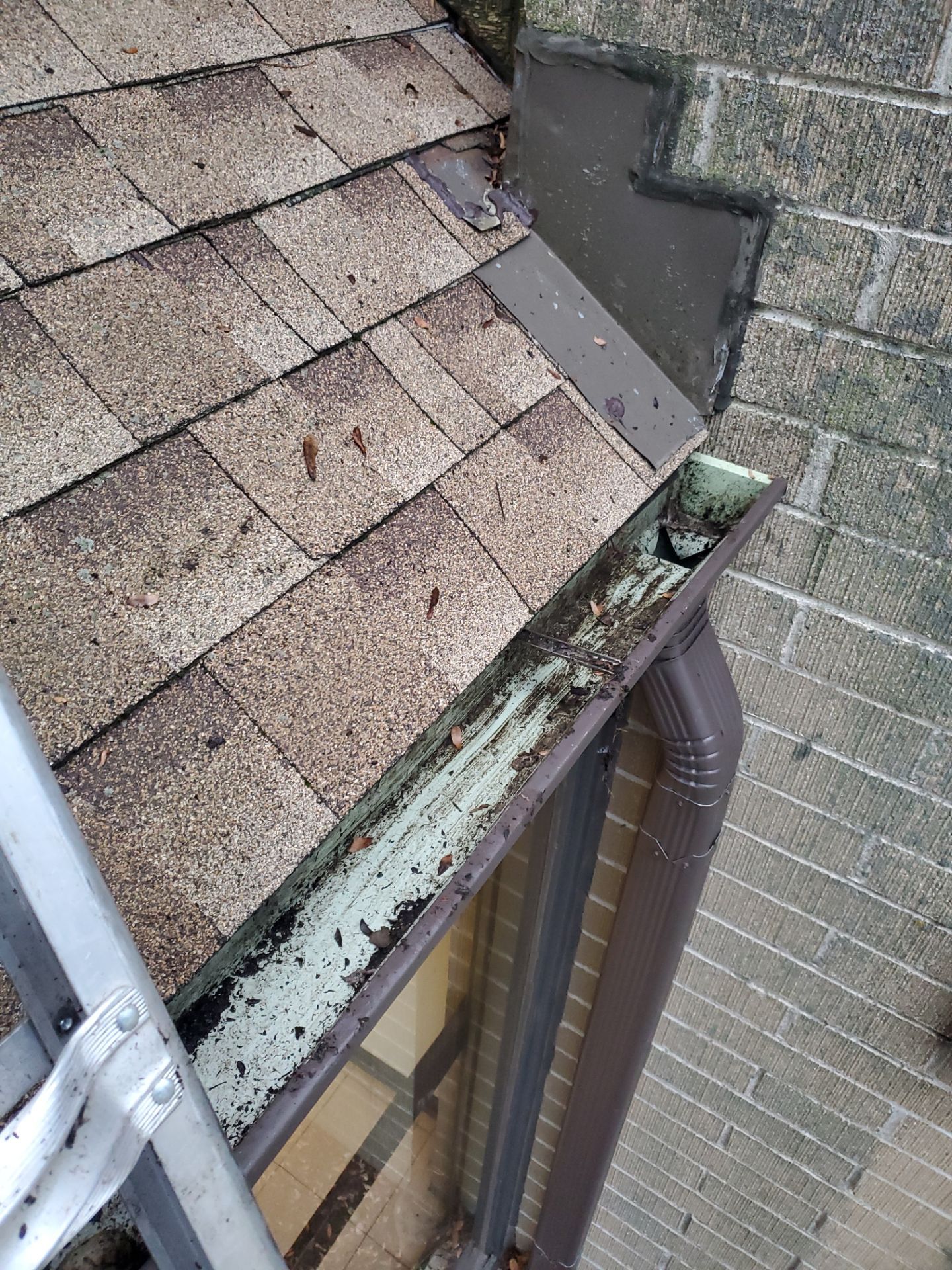 Commercial gutter cleaning West Allis, WI after photo with clean gutters