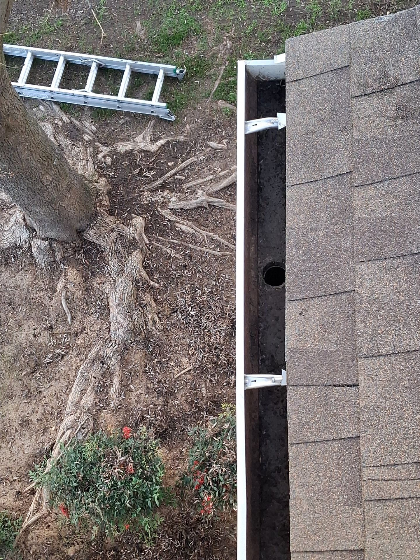 Commercial gutter cleaning Georgia after photo with clean gutters