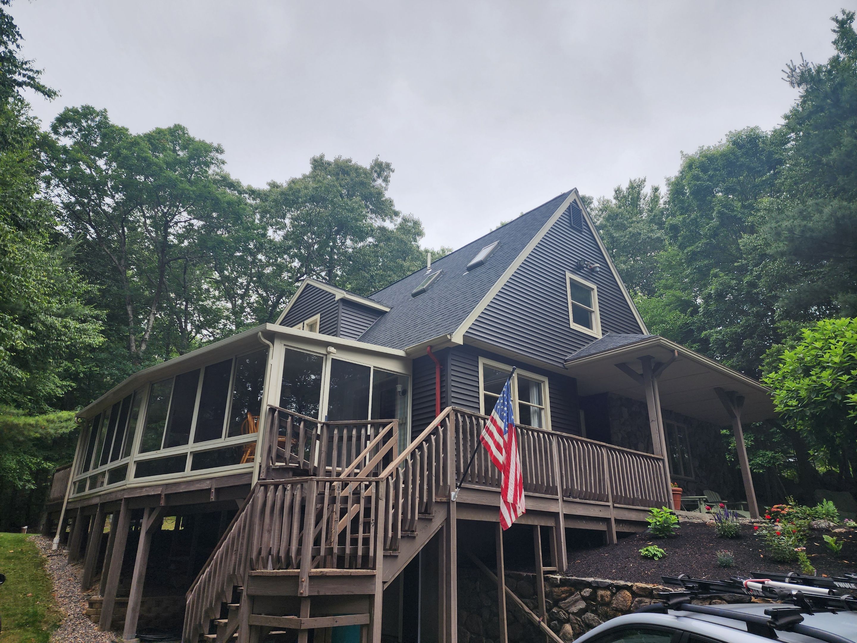 Vinyl siding with beige trim in Upton, MA by UBrothers Construction