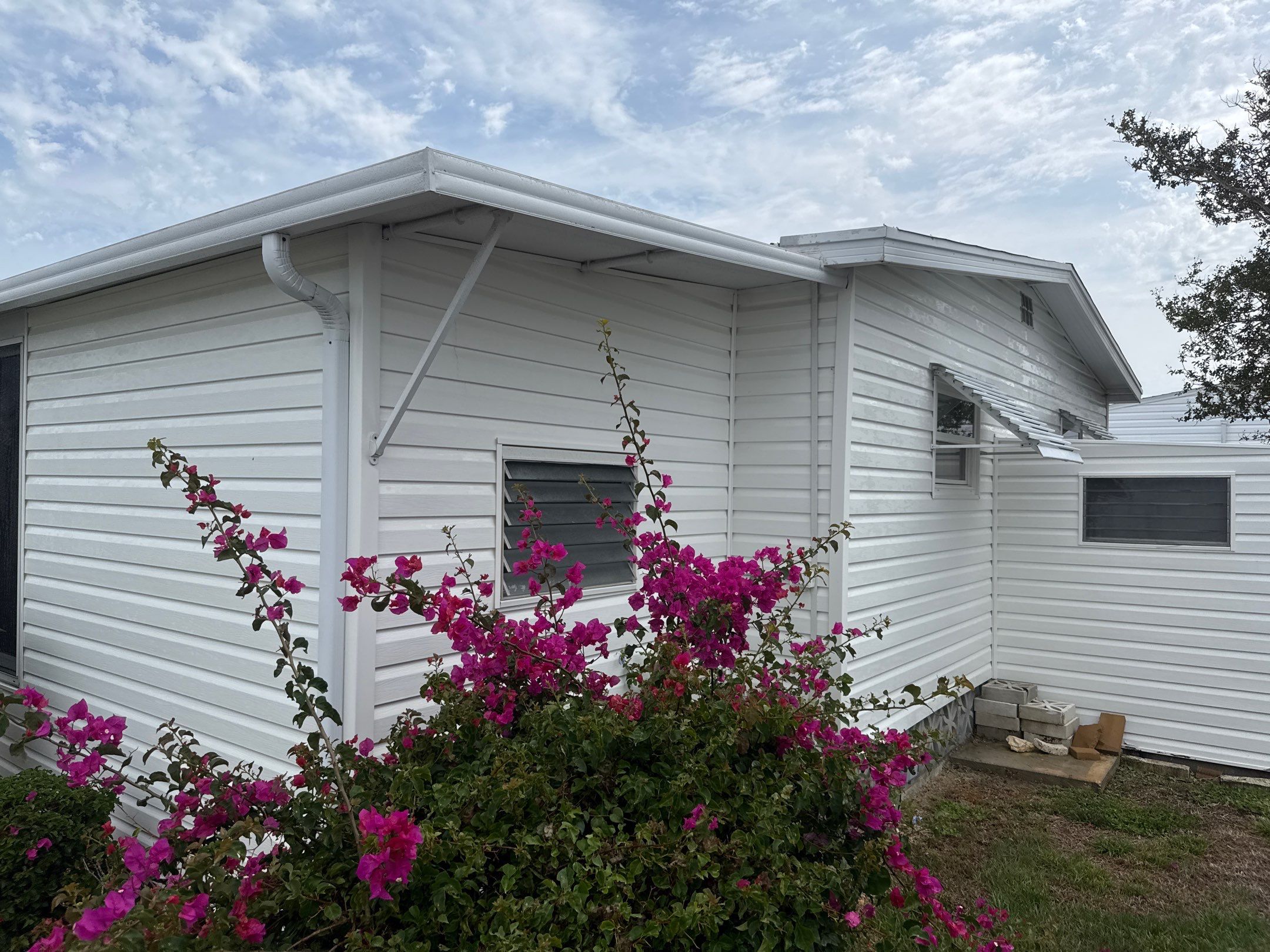 Mobile Home Soft Wash in Desoto/Tidevue Estates – Ellenton, FL by Sunshine AquaWash