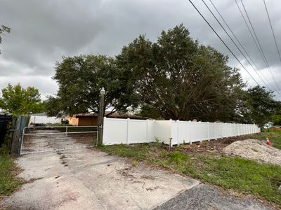 Bradenton, FL 6ft. Tall White Vinyl Privacy Fence 