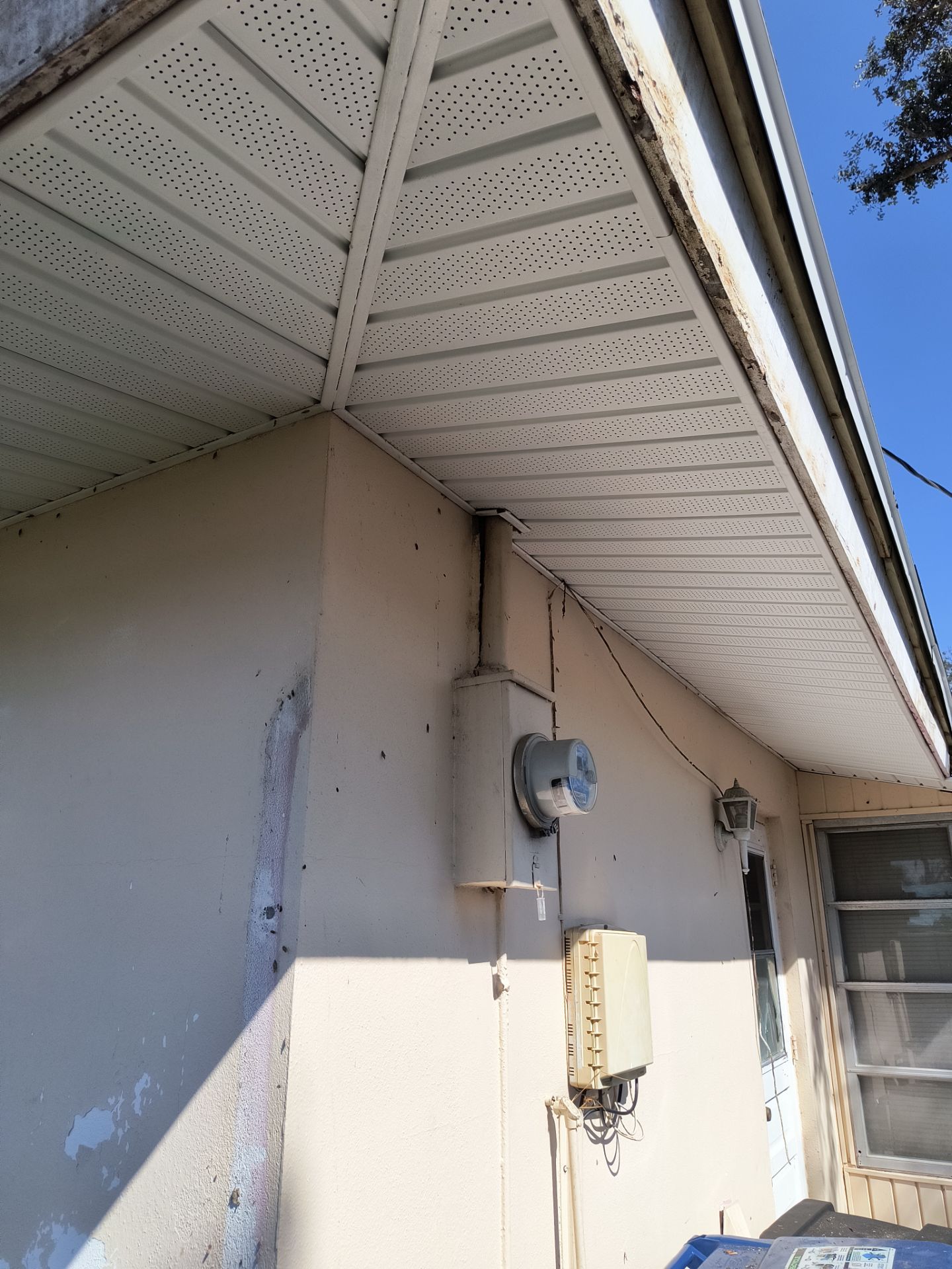 White Soffit and Fascia Upgrade in Sarasota FL by Gutter Professors