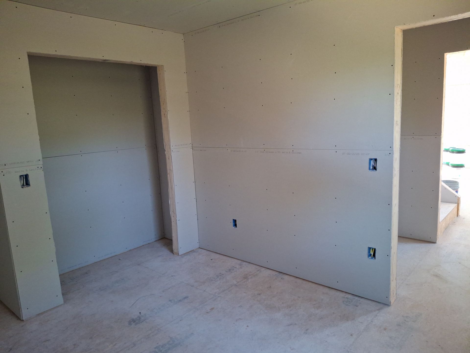 New construction Drywall  by Big Pine Panting Inc