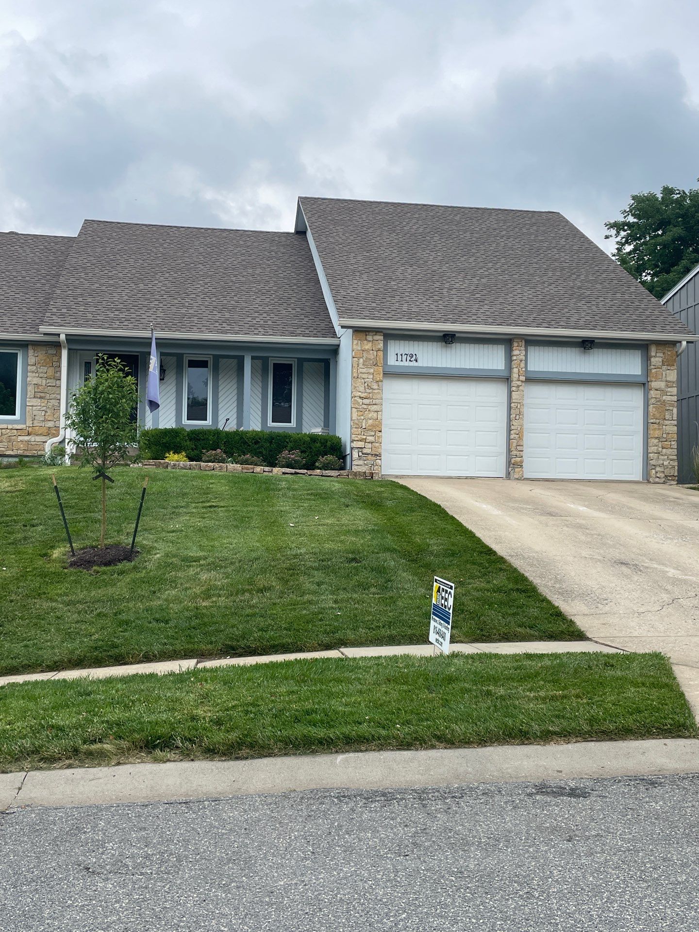 James Hardie siding in Overland park  by EEC  Windows, Siding & Roofing 
