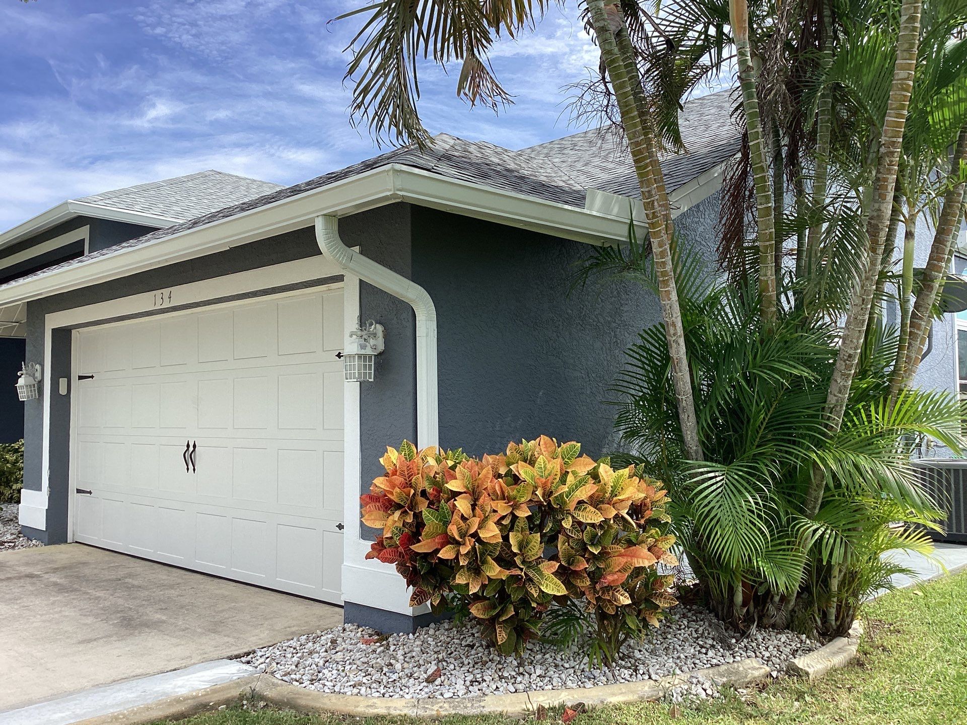 White K Style Seamless Gutters using Aluminum Seamless Gutters in Cape Coral FL by Gutter Professors