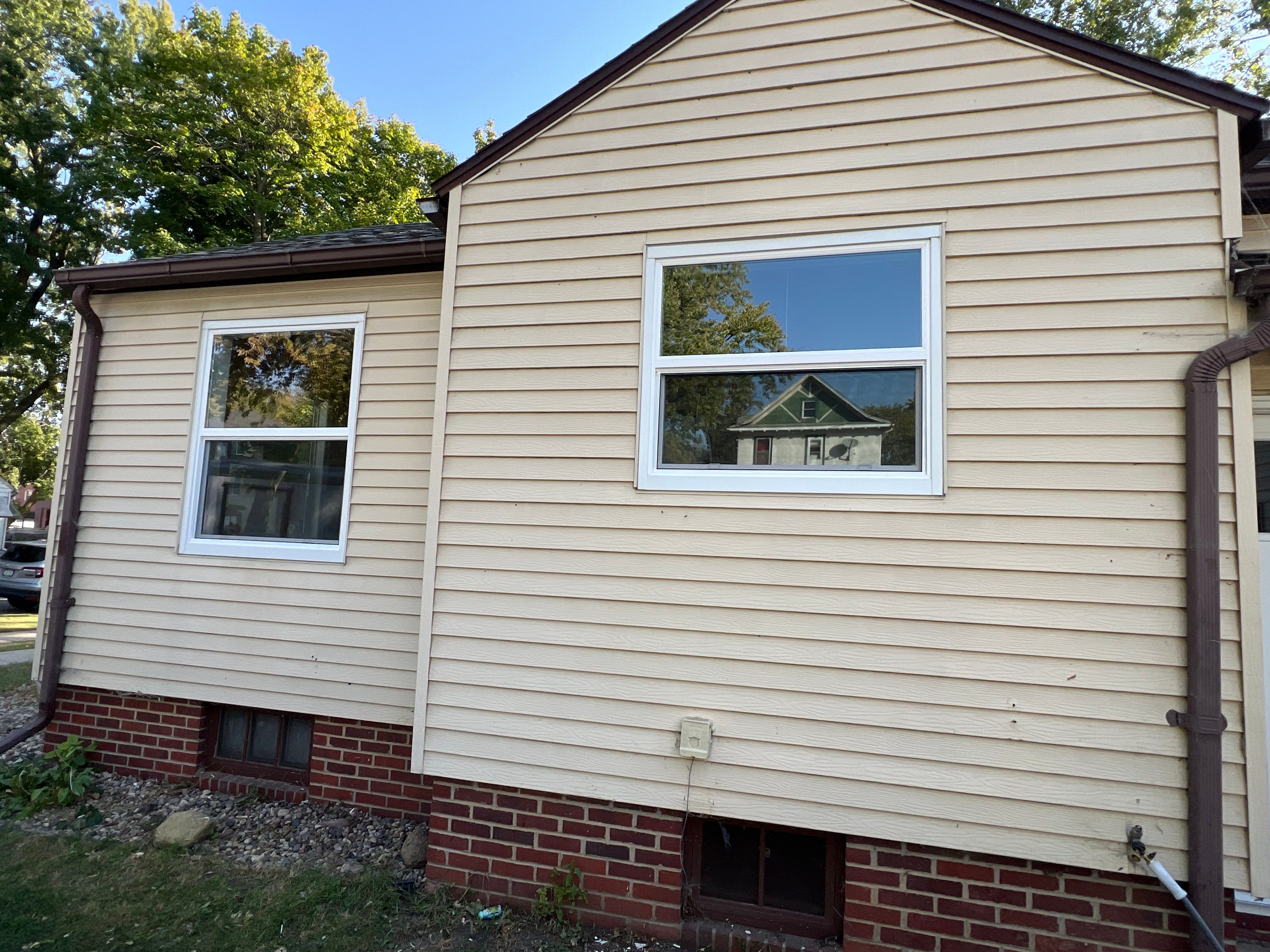Pella Window installation using Pella 250 series vinyl window by United Windows and Siding LLC