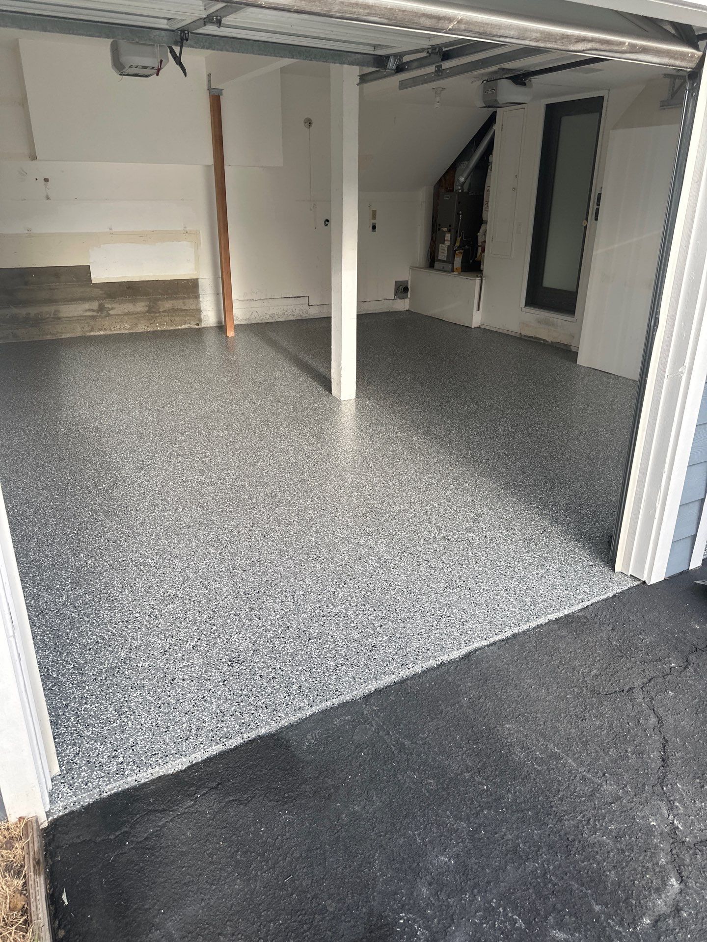 Polyurea Garage Floor Coating with Simiron Wombat Chip Finish by MGP Coatings