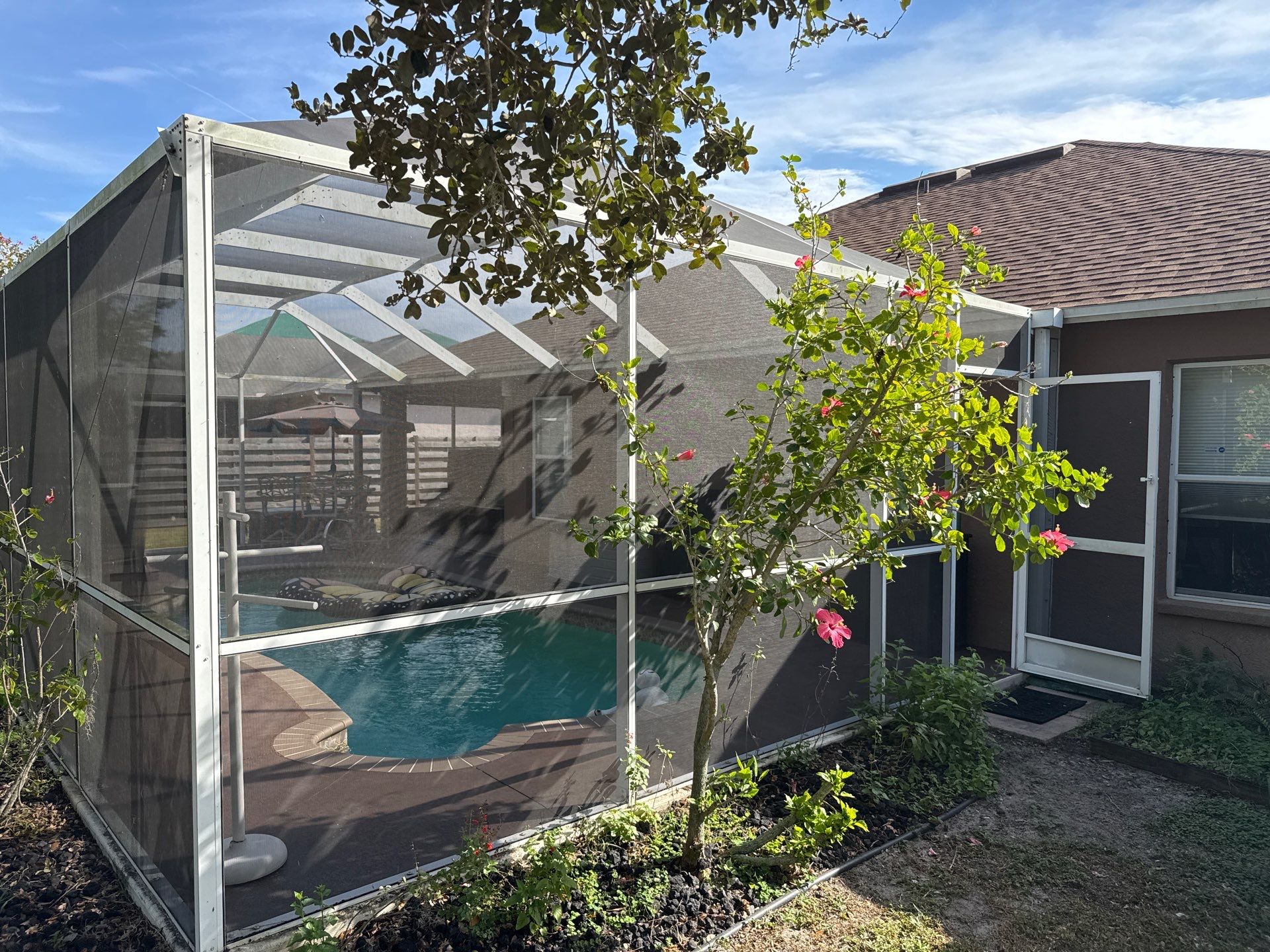 Driveway, Sidewalk, Street Curbing & Pool Screen Enclosure Cleaning in Regency Oaks, Palmetto, FL | Sunshine AquaWash by Sunshine AquaWash