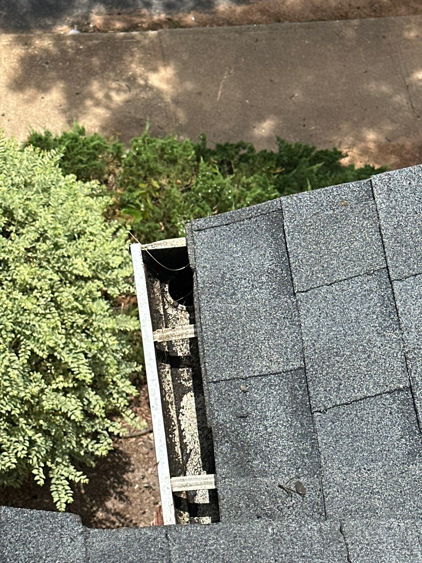 HOA gutter cleaning after photo.