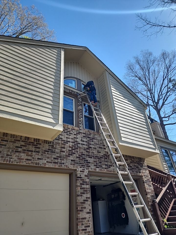 Exterior renovation using James Hardie Siding and Simonton Windows by Indigo State Roofing