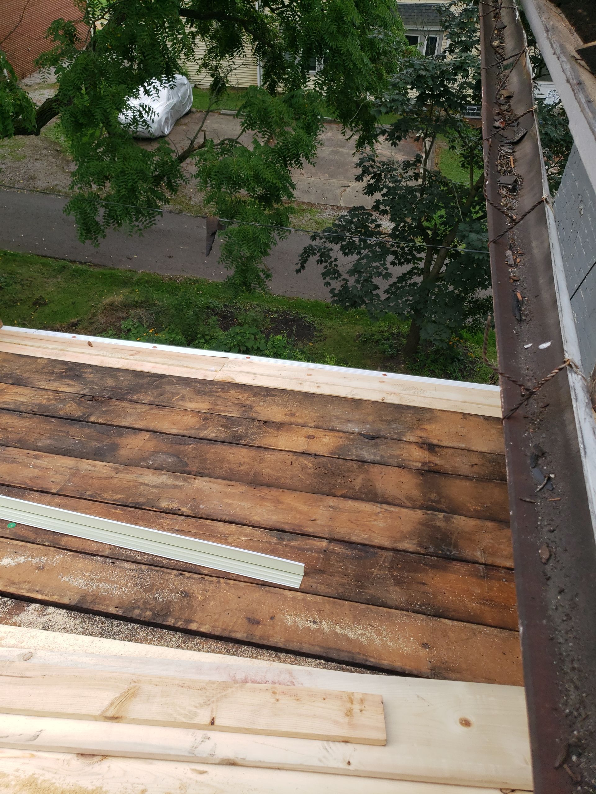 ATLAS PINNACLE COLOR: MAJESTIC SHAKE DRIP EDGE: WHITE by Eagle Eye Roofing